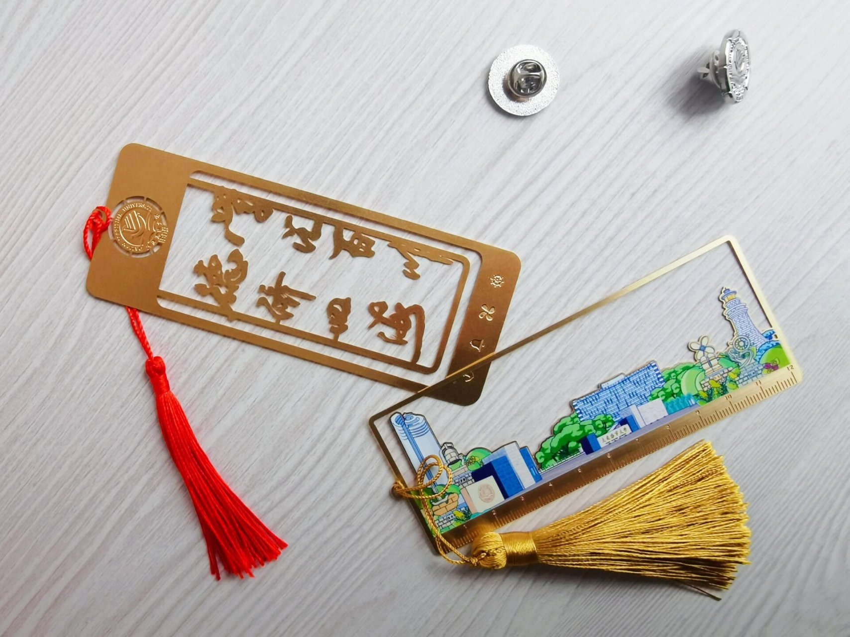 金属书签,带穗! 新设计的文创产品!逼格绝对够,还能当尺子!