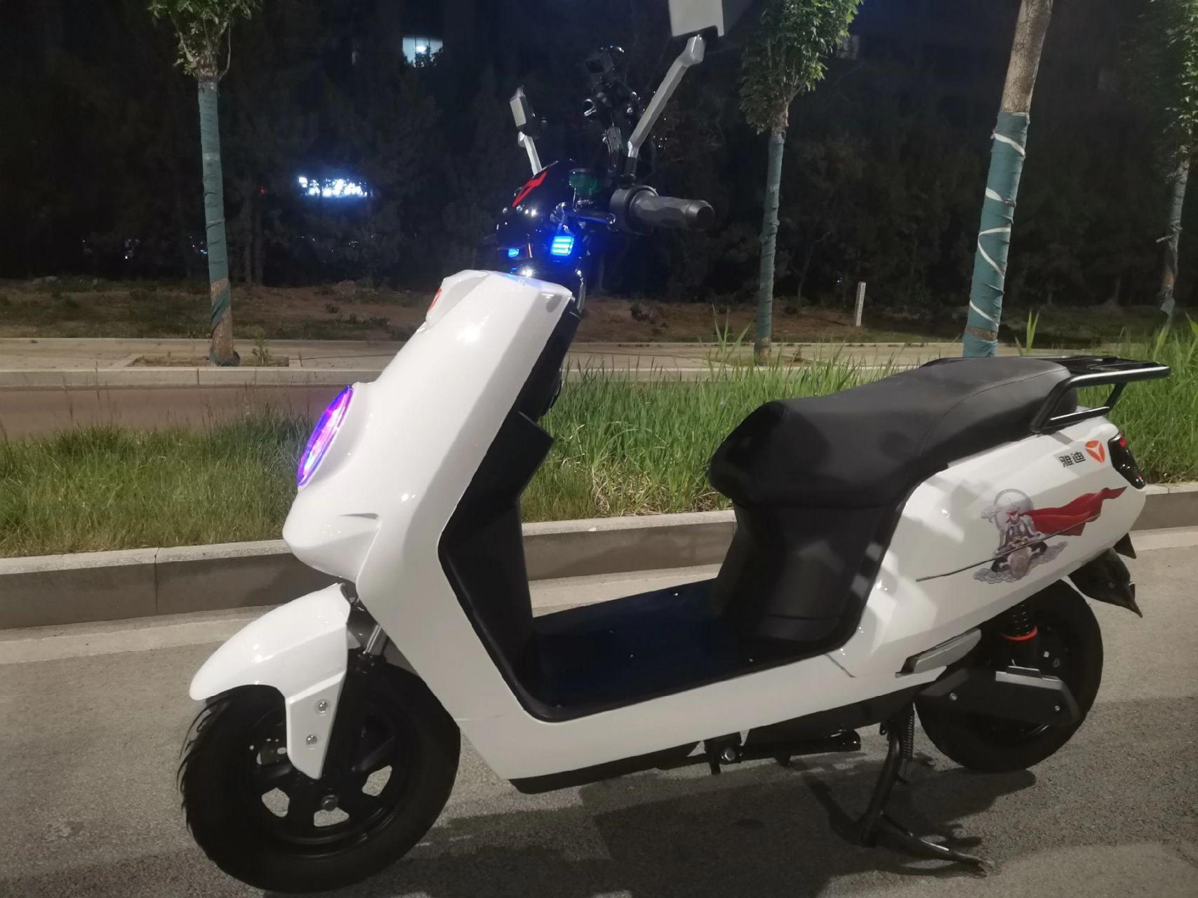雅迪大牛外卖电摩~裸车1800元~ 兰德7280s控制器 1000w电机  3个前进