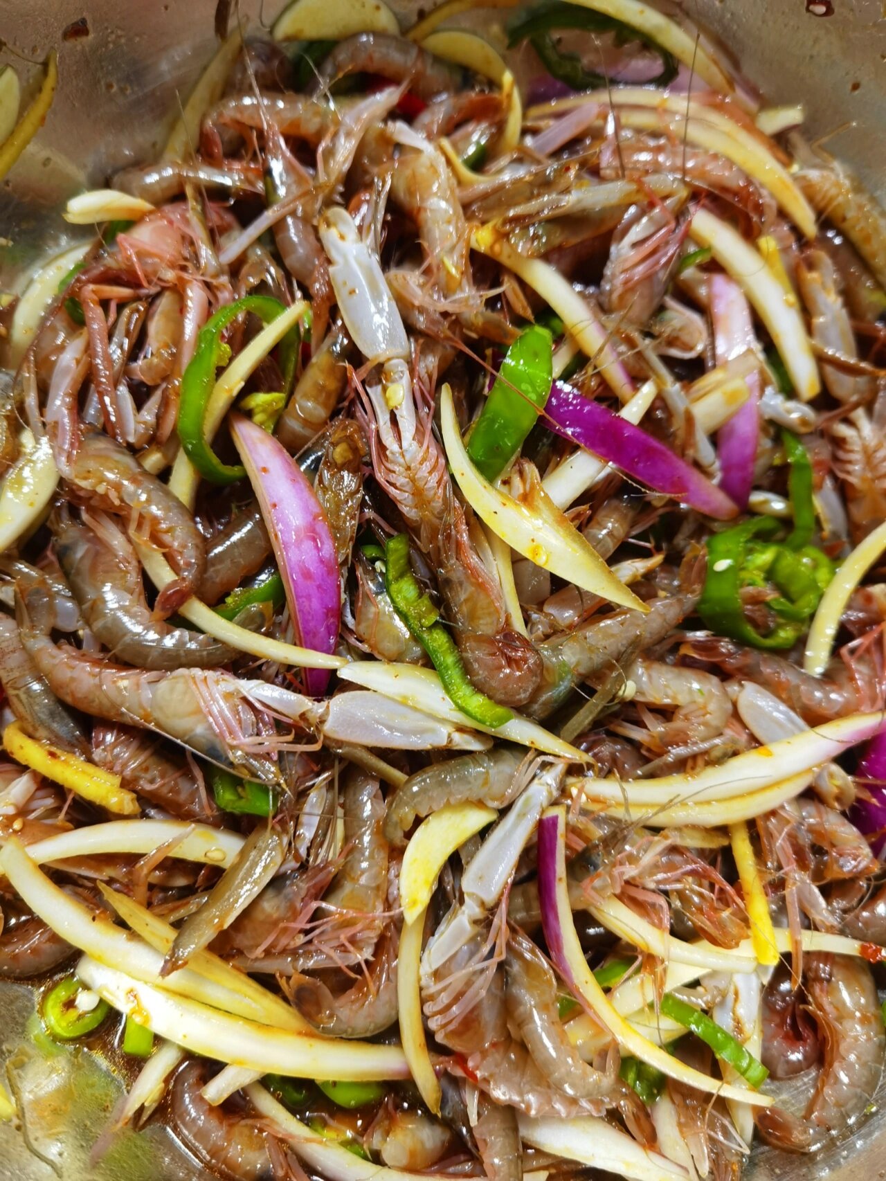 炝拌嘎巴虾 大连特产嘎巴虾这个季节不可缺失的美味,生呛味道鲜甜绝美