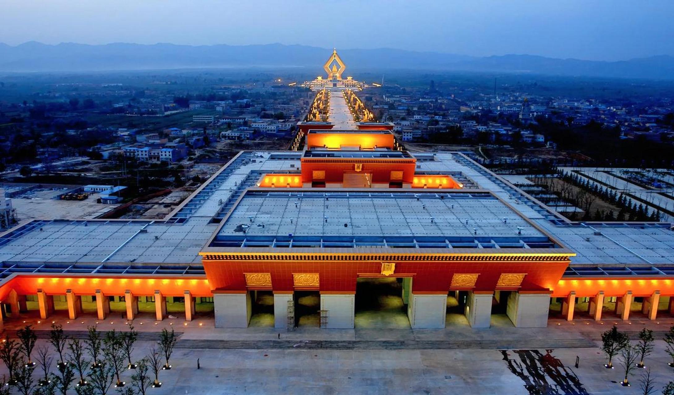 法门寺位于陕西宝鸡市,是一座历史悠久的佛教寺庙.