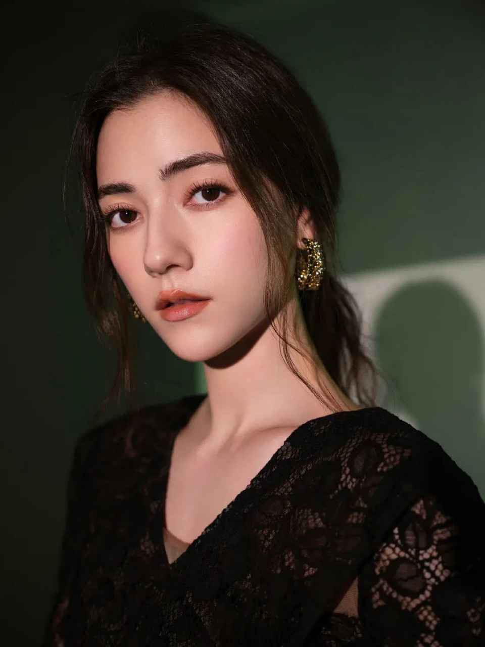 新妲己娜然长得完全是迪丽热巴和angelababy的结合体.