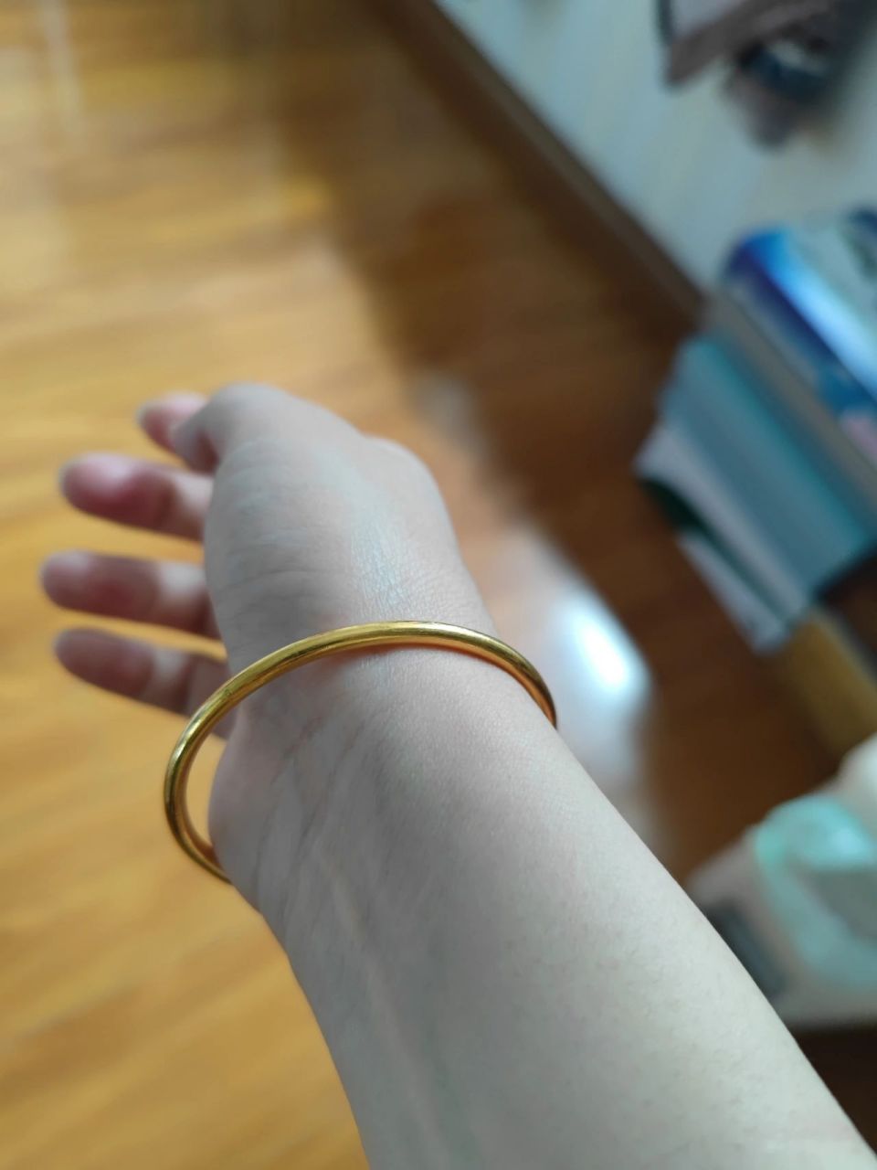 奉劝大家 奉劝大家一句五十克以上的金手镯真的不适合日常佩戴,真的好