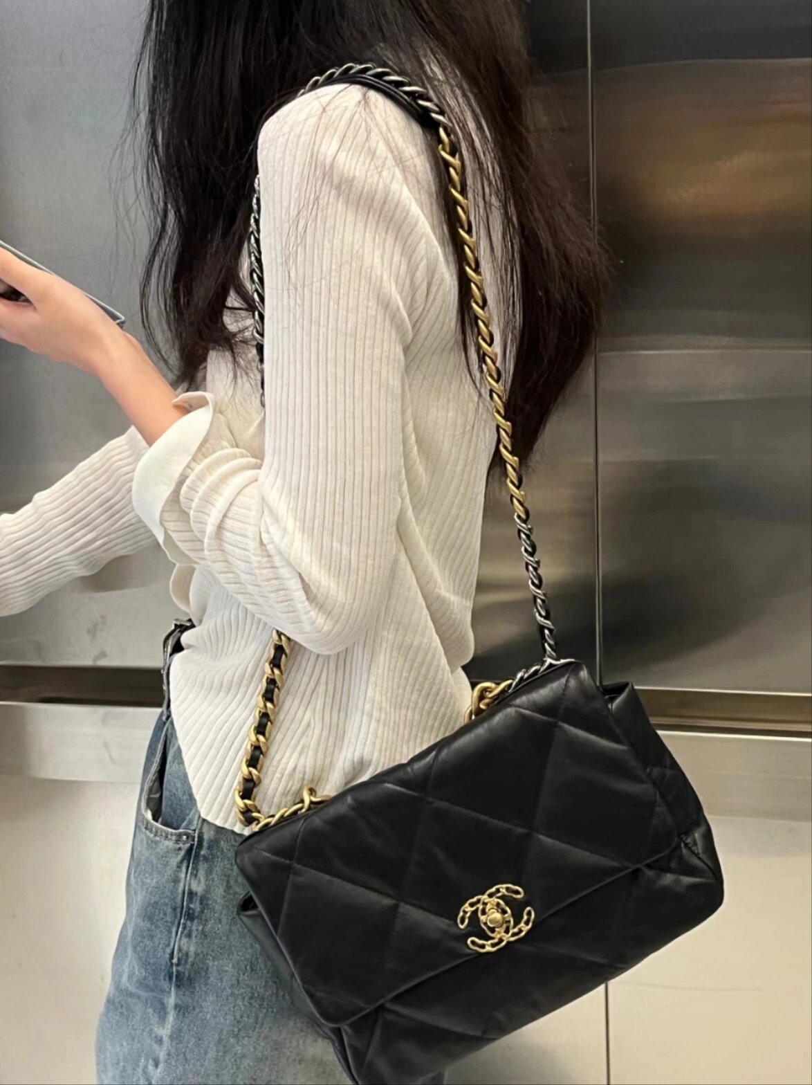 今天为大家整理了四款超高人气的香奈儿包包,背上你就是复古名媛本媛