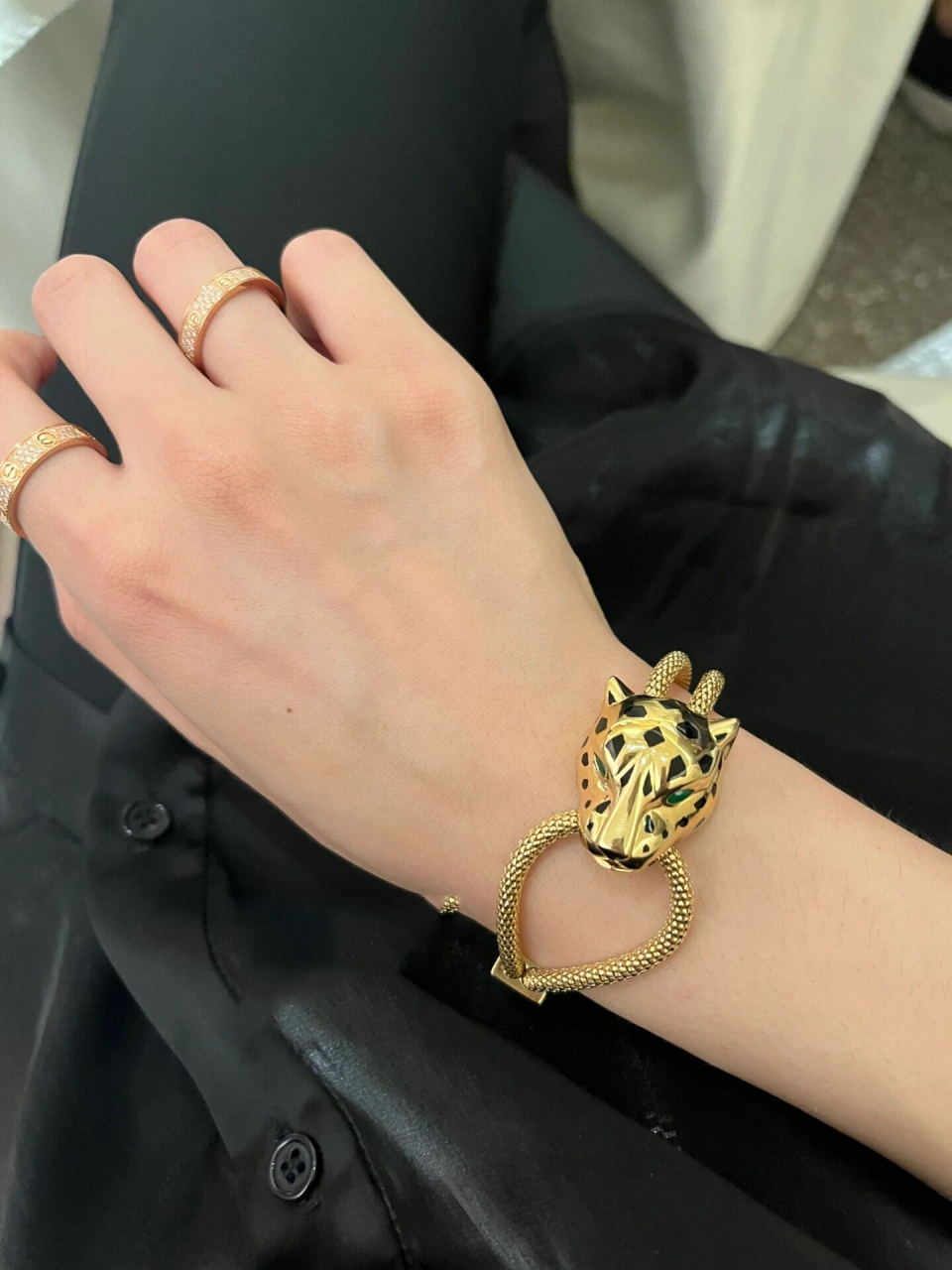 卡地亚豹子手链是写我名字了吗 太帅了我的天!