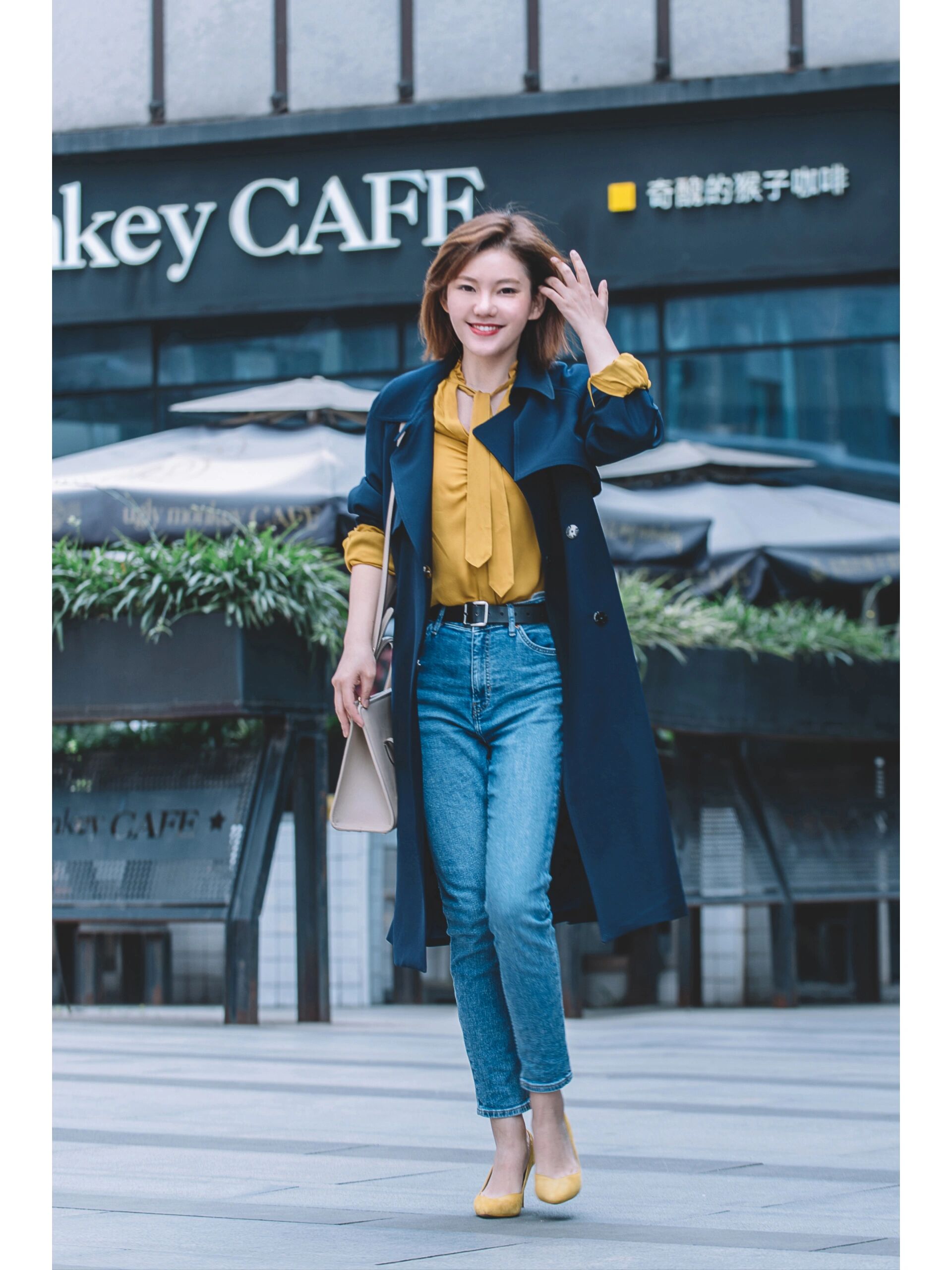 合辑 | 藏蓝色风衣的4个搭配