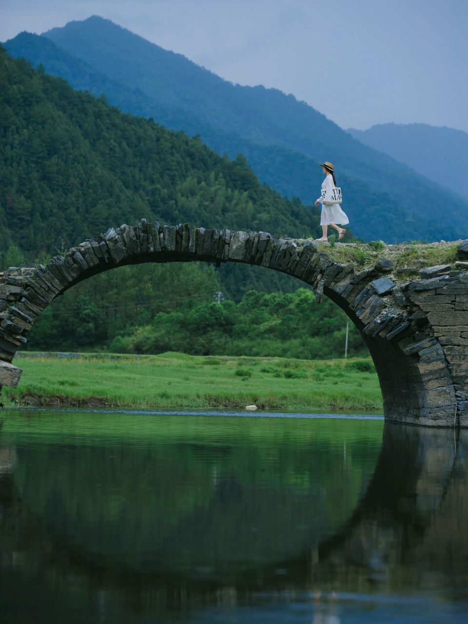 婺源三眼桥,一定要来的宝藏小众打卡地 这座完全用石头垒成的百年古桥