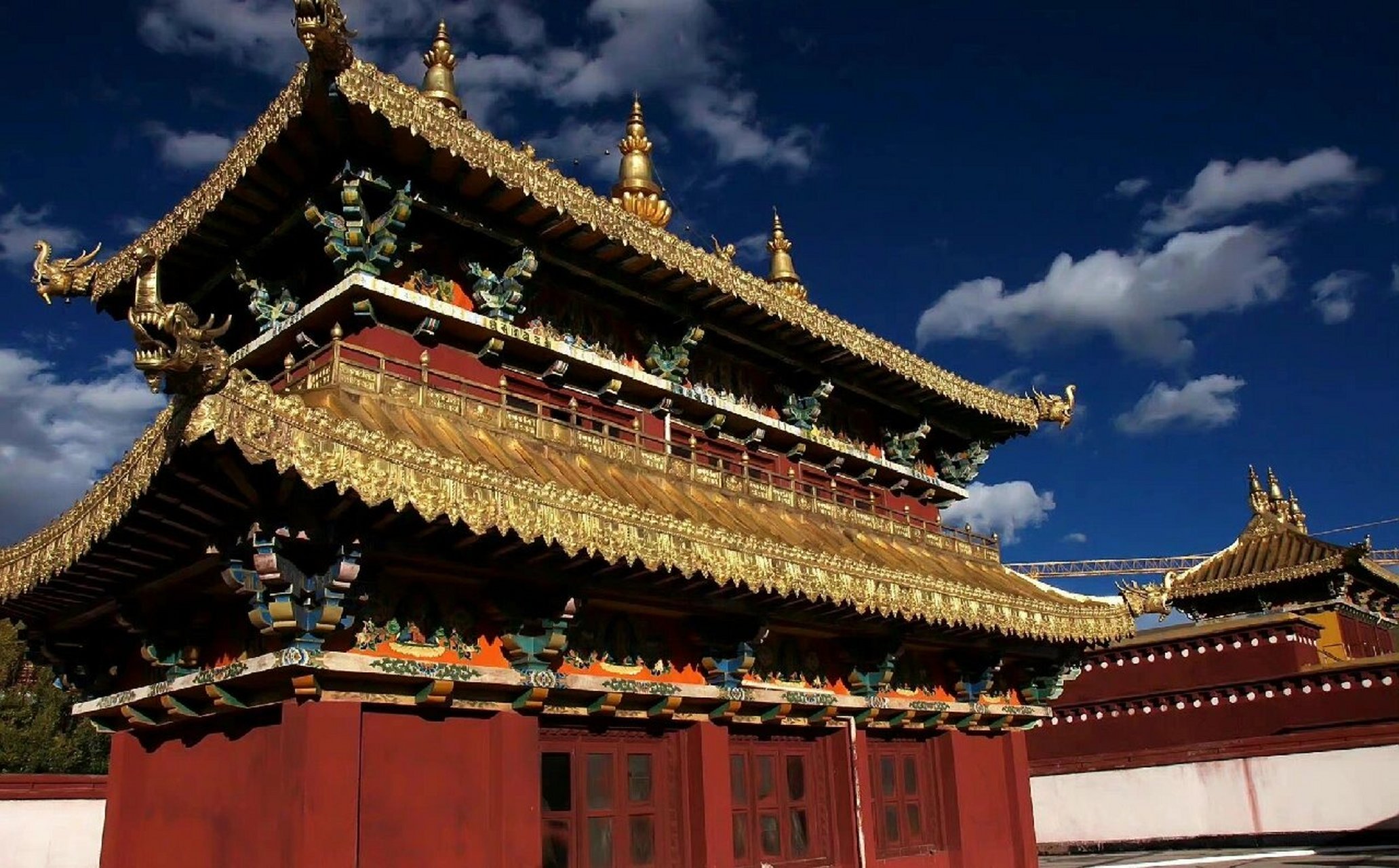 今天为大家分享理塘长青春科尔寺 四川理塘,世界海拔最高的县城,隐世