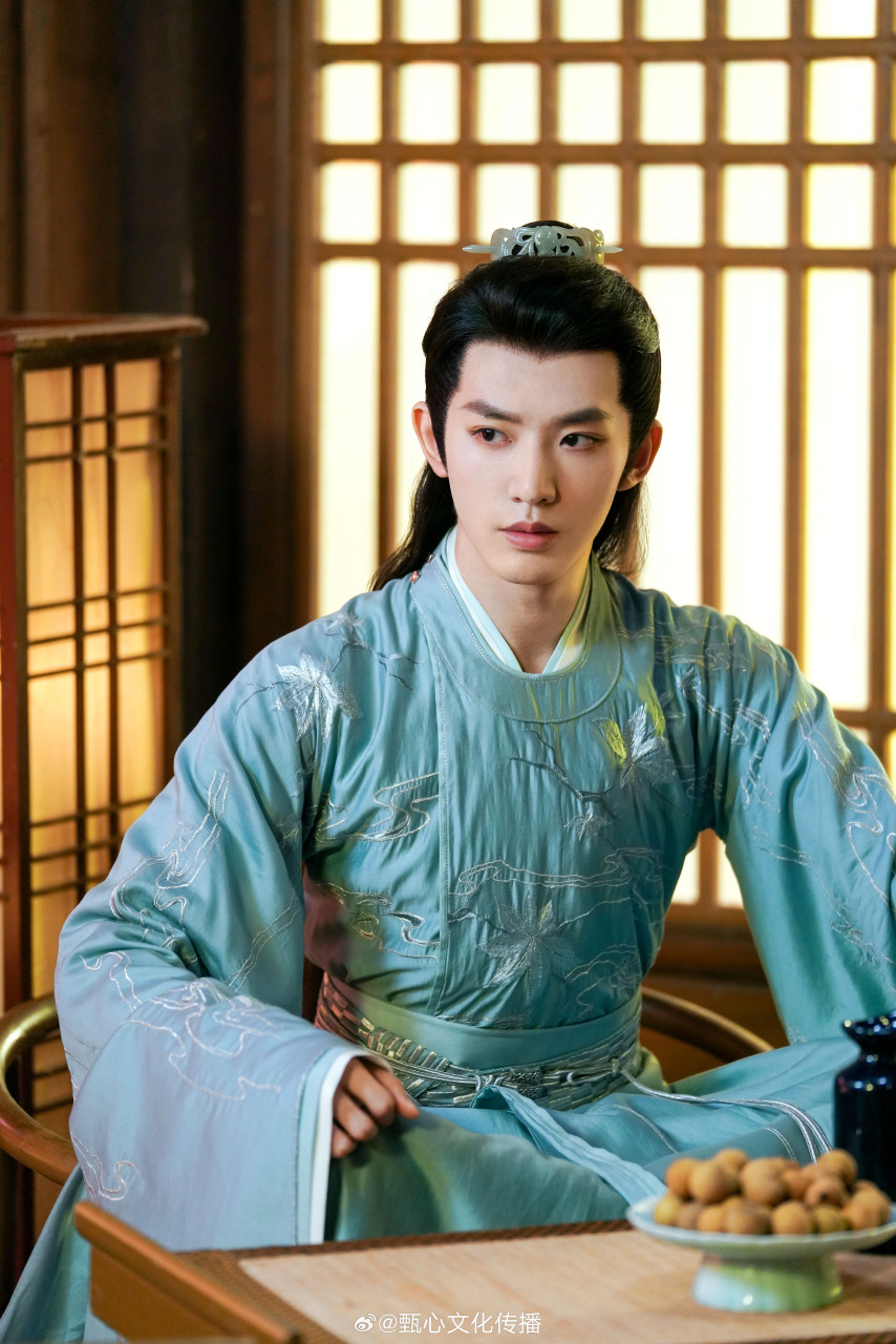 邓为#陌上人如玉,公子世无双[心]演员邓为 #邓为长相思弹琴剧照