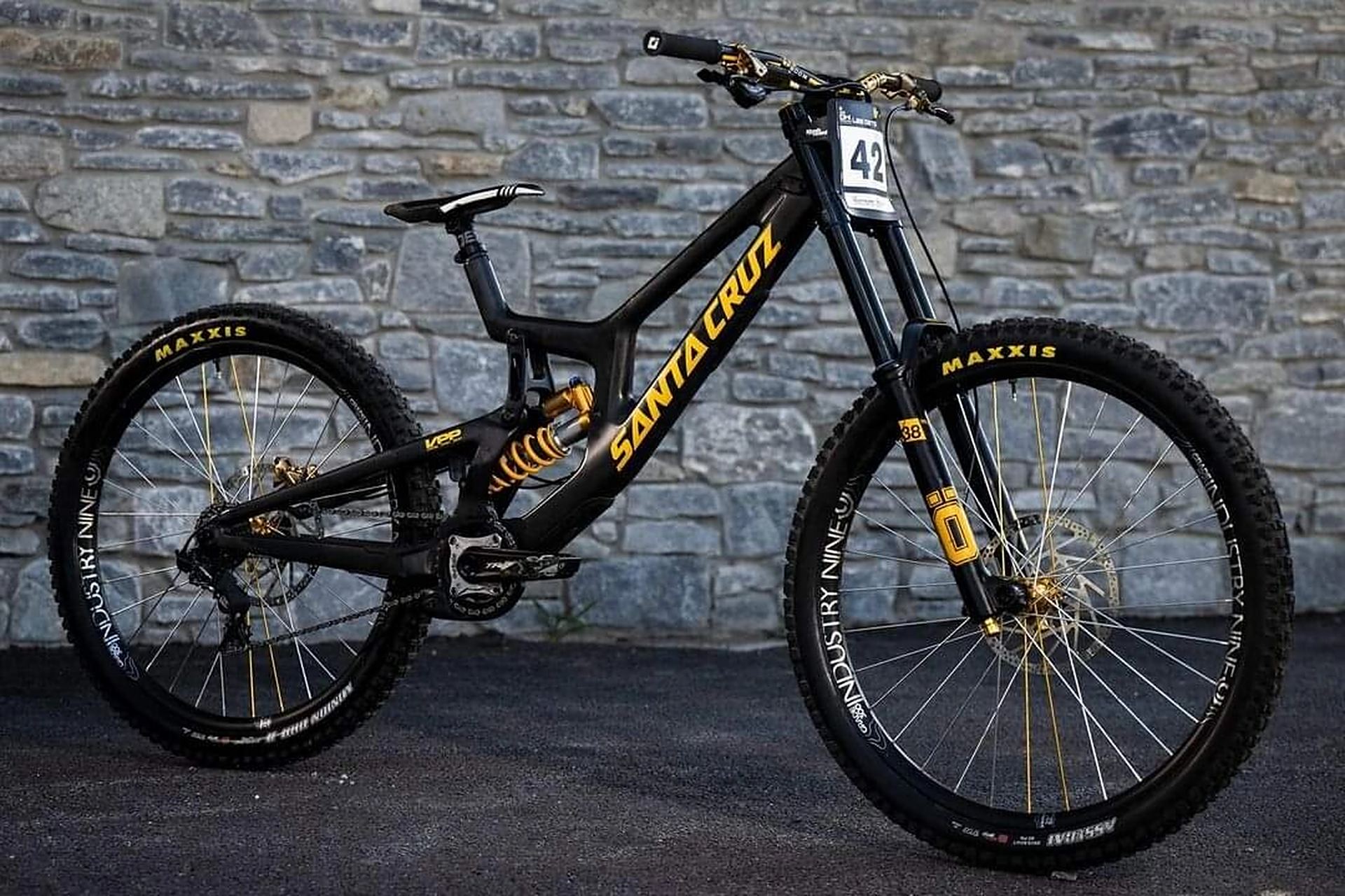 三条裤子 santa cruz v10 cc 速降山地车 屎有一点点黄