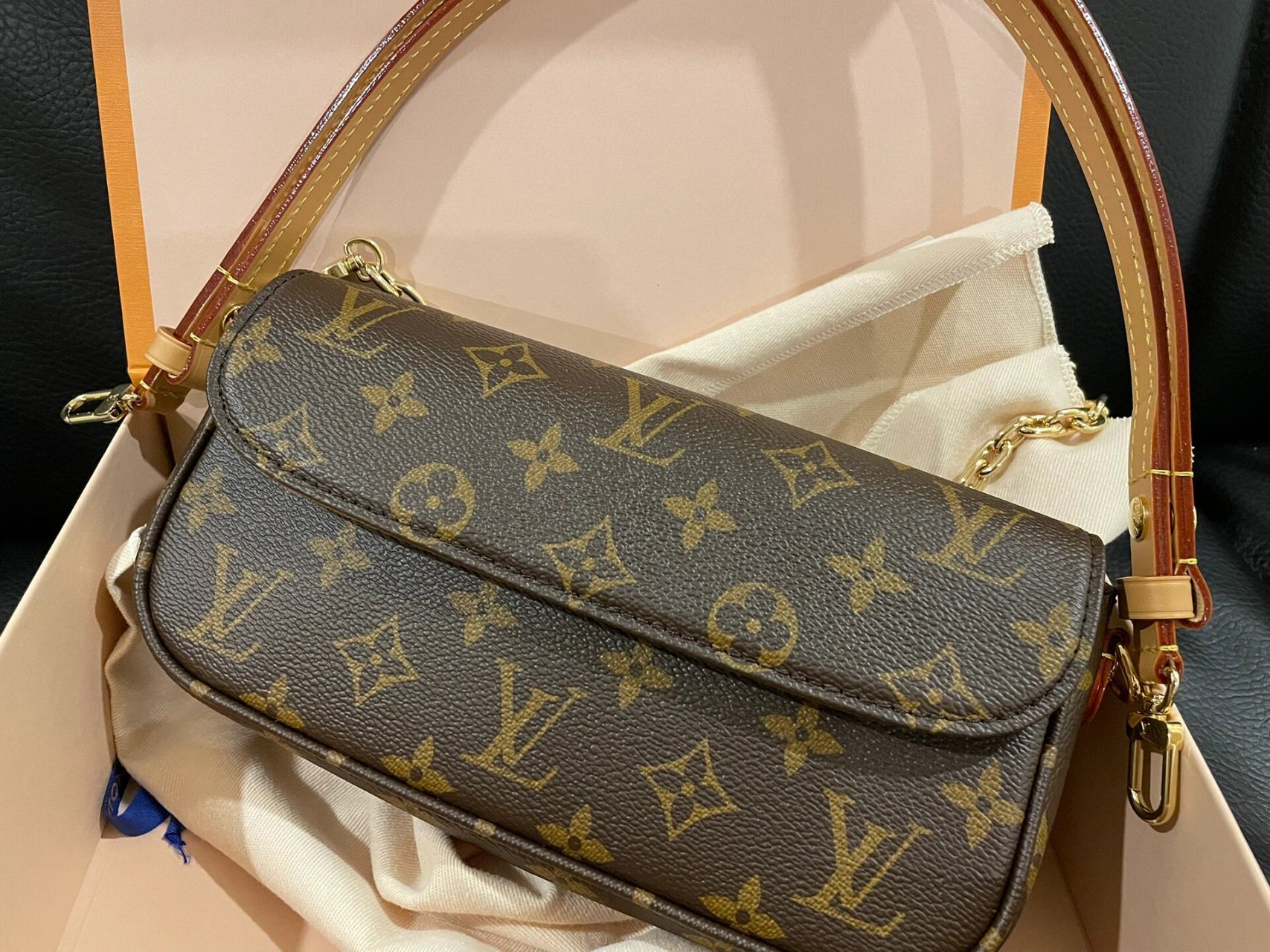 lv新包ivy 看到ivy的时候就种草了,看说没货要等还怕买不到,可能是