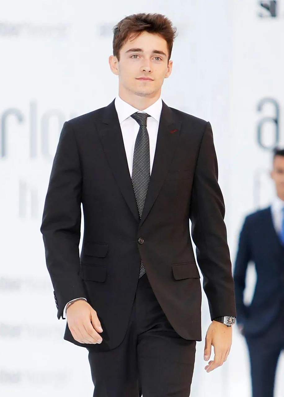 今年25岁的摩纳哥一级方程式车手 charles leclerc(夏尔