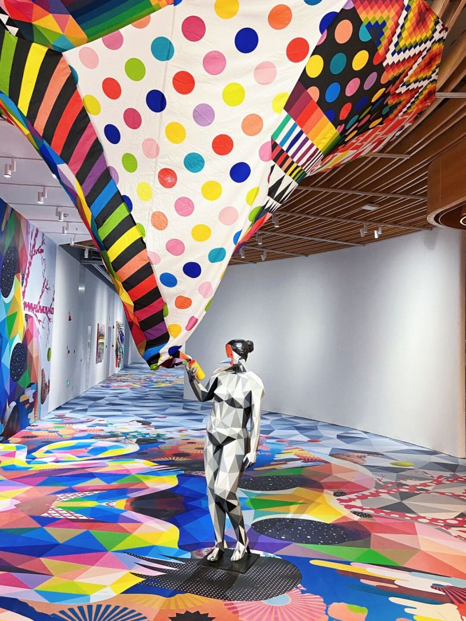 看展|武汉k11奇观绚丽的艺术96展 也许我们每个人心里都住着 一位