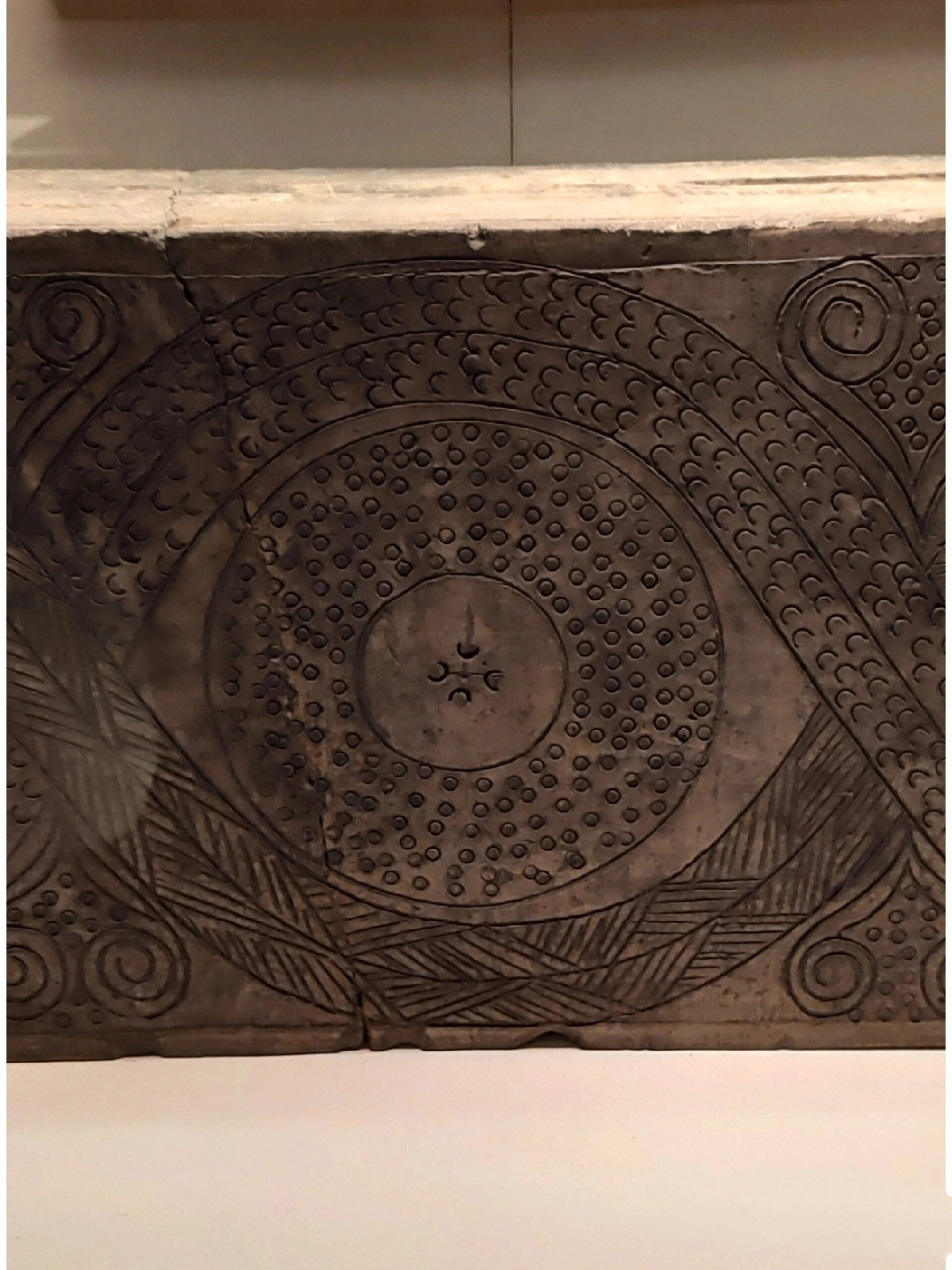 秦砖汉瓦——秦代龙纹空心砖,汉代瓦当