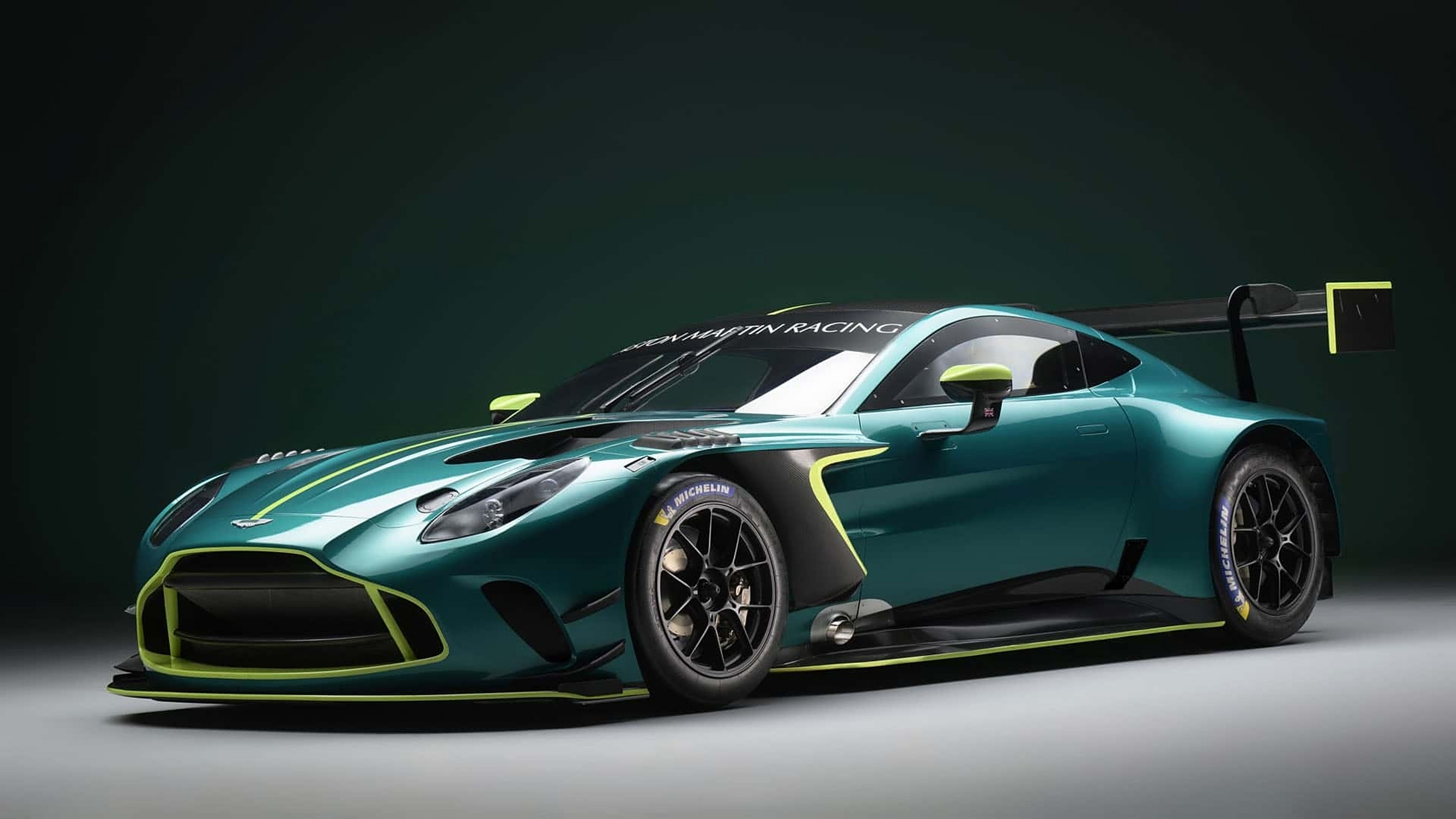 aston martin vantage gt3 这个更帅了 大尾翼好评 阿斯顿马丁vantage