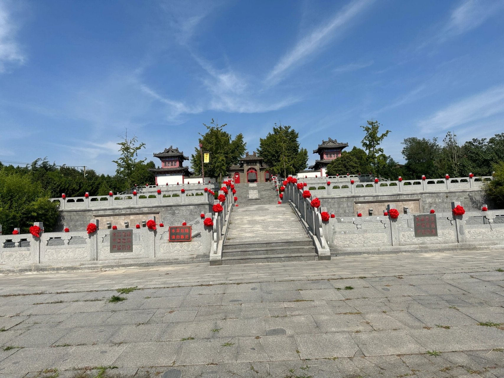 青云宫,青岛的"龙王庙" 位于红岛溯源村,依山傍海,别有一番风味.