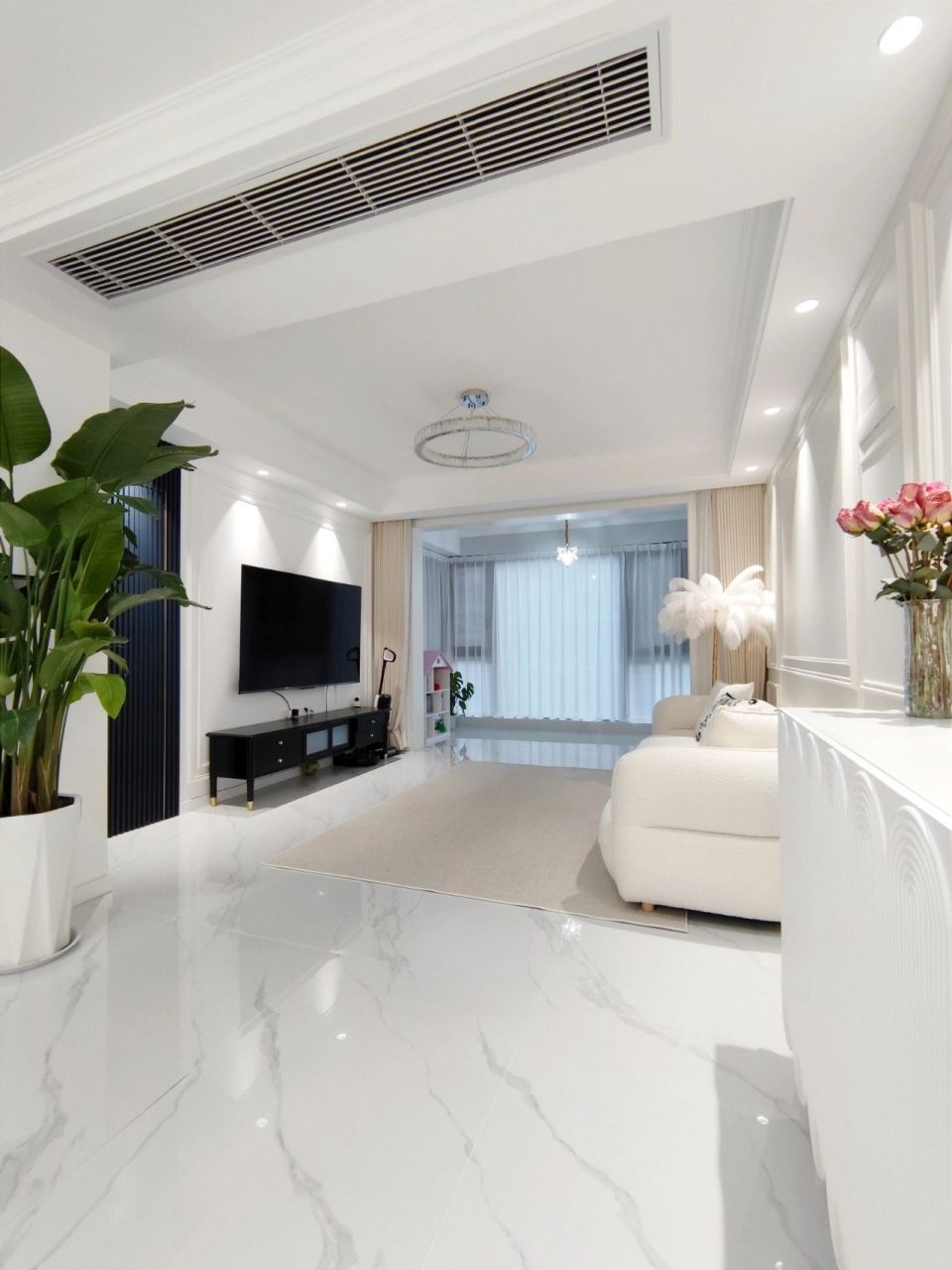 瓷砖通铺爵士白,真是太显大了 逛建材市场的时候发现清一色的灰色,我