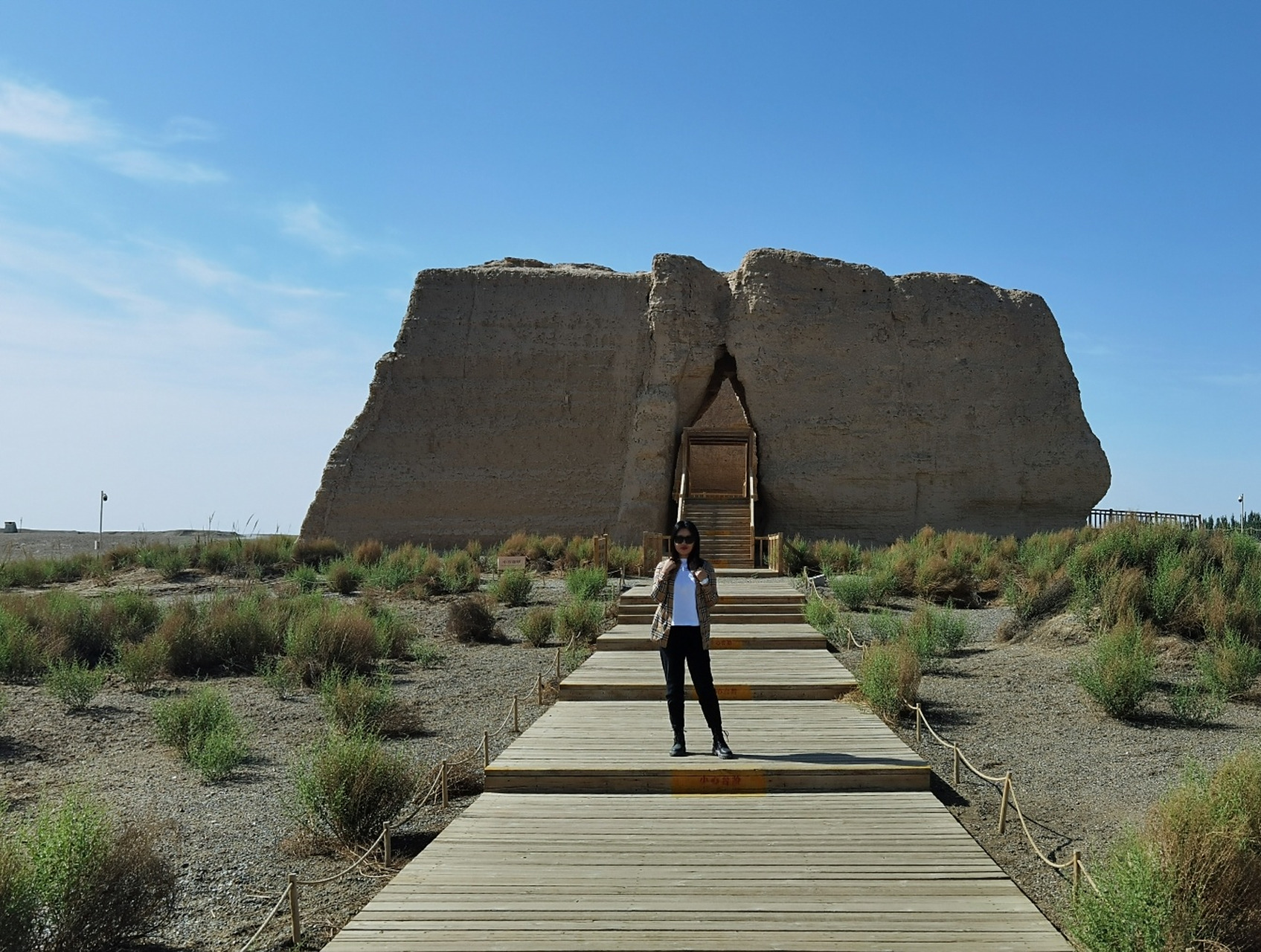 玉门关 黄河远上白云间,一片孤城万仞山. 羌笛何须怨杨柳,春风不度玉