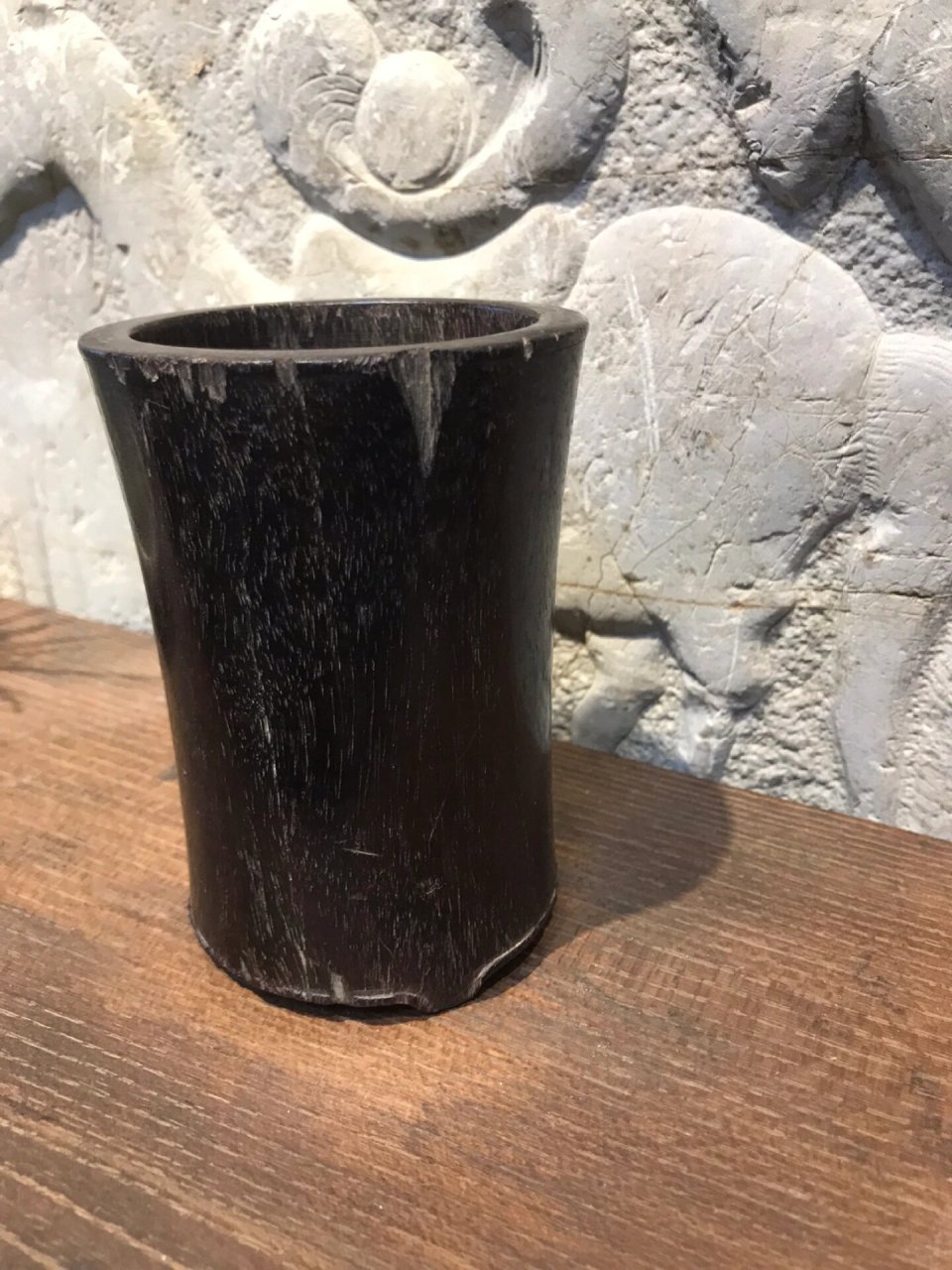 明代紫檀小笔筒 明代紫檀盈握小笔筒,源头无修,原始皮壳,格局高雅