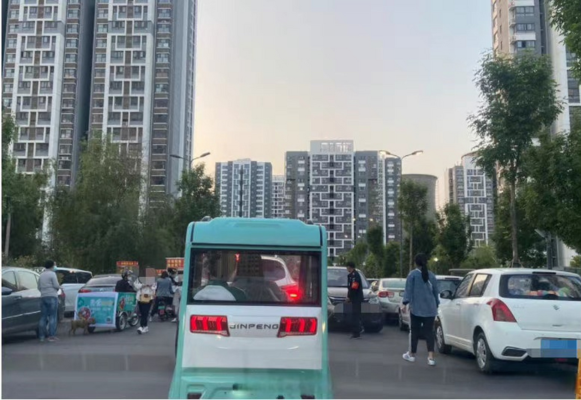 【#济宁# 水韵城这凌乱的交通能不能管一下,早晚堵的一塌糊涂,官方