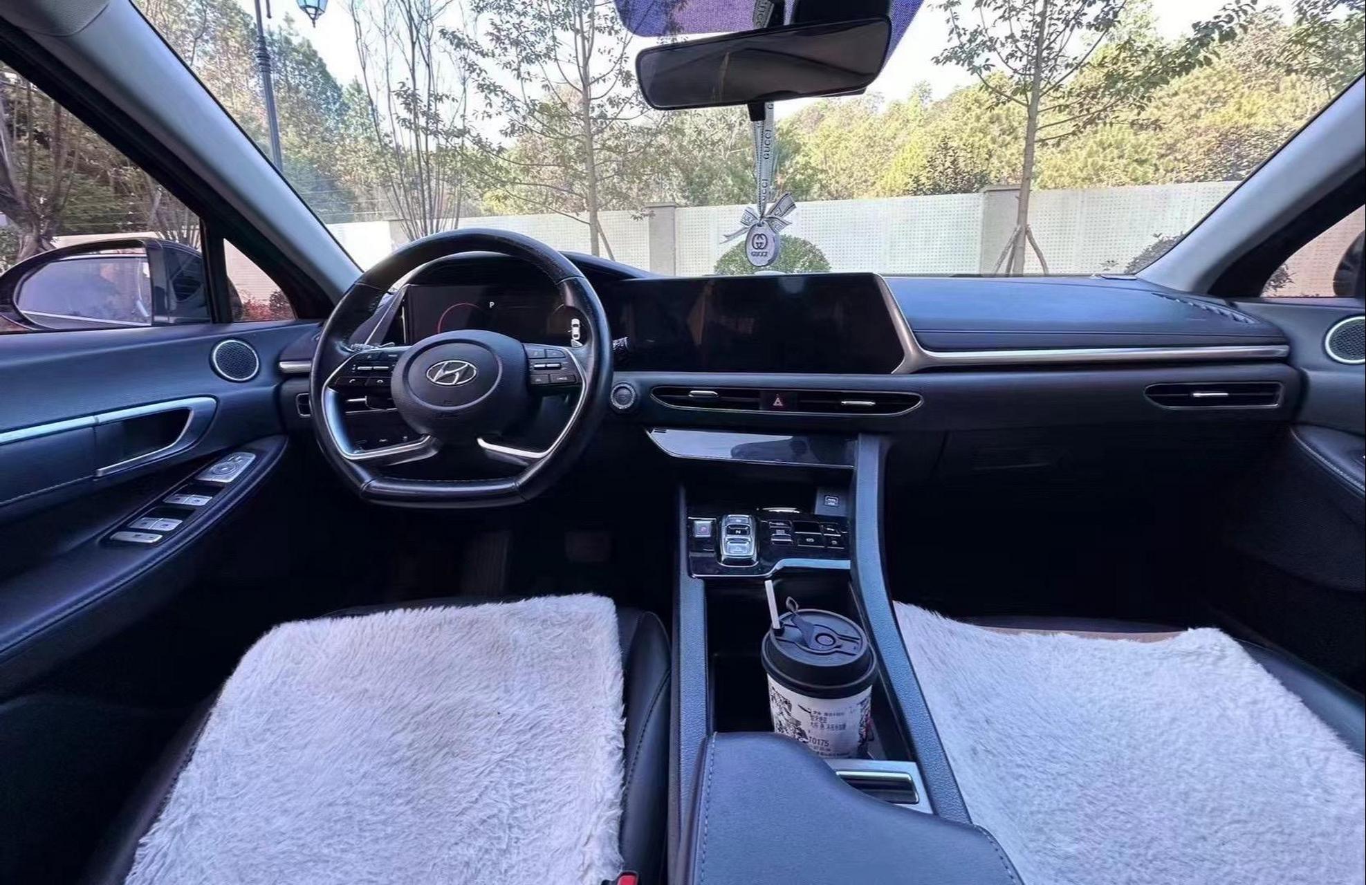 第十代 现代索纳塔270tgdi  dct 1.5tgls精英版 20年上牌 红改