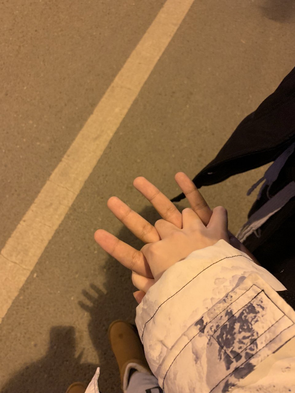 情侣牵手合集 Ⅰ夜晚路灯下这 做彼此冬日里的暖阳🌞 暖色路灯下