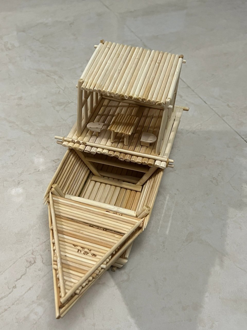 一次性筷子手工制作船 您好,用一次性筷子制作船是一个很有趣的手工