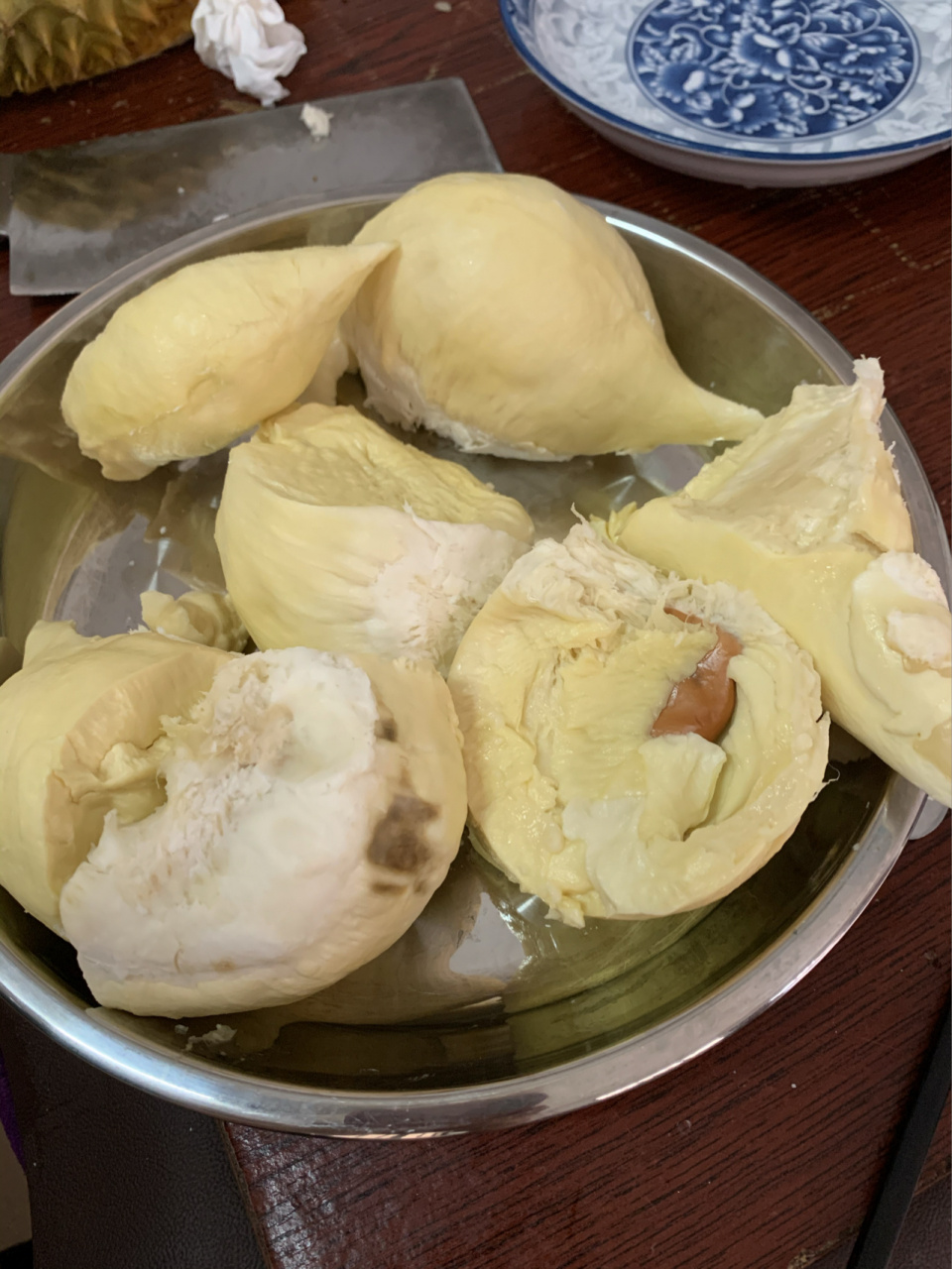 超市买的榴莲已经开口了,也有香味,开出来一块熟过头了味发苦稀稀的