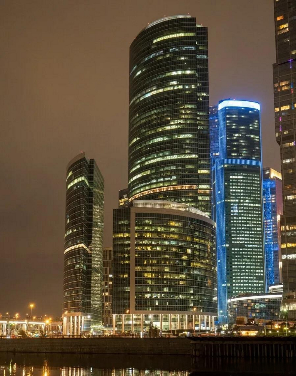 实拍俄罗斯莫斯科国际商业中心夜景 首都之城双塔灯火通明 当地时间