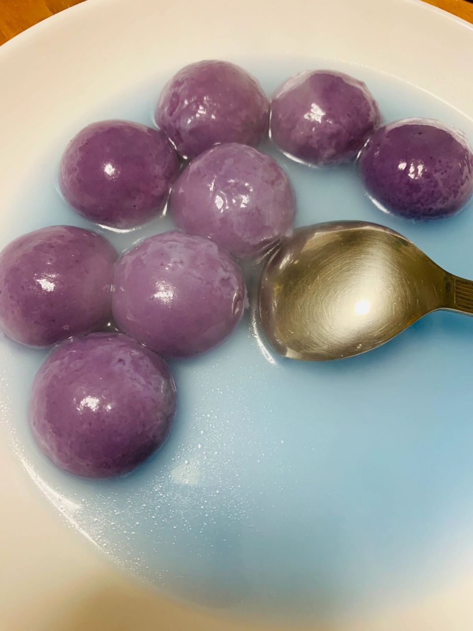 94紫薯汤圆煮出来的水是绿色95 第一次吃94紫薯汤圆,竟然是绿色