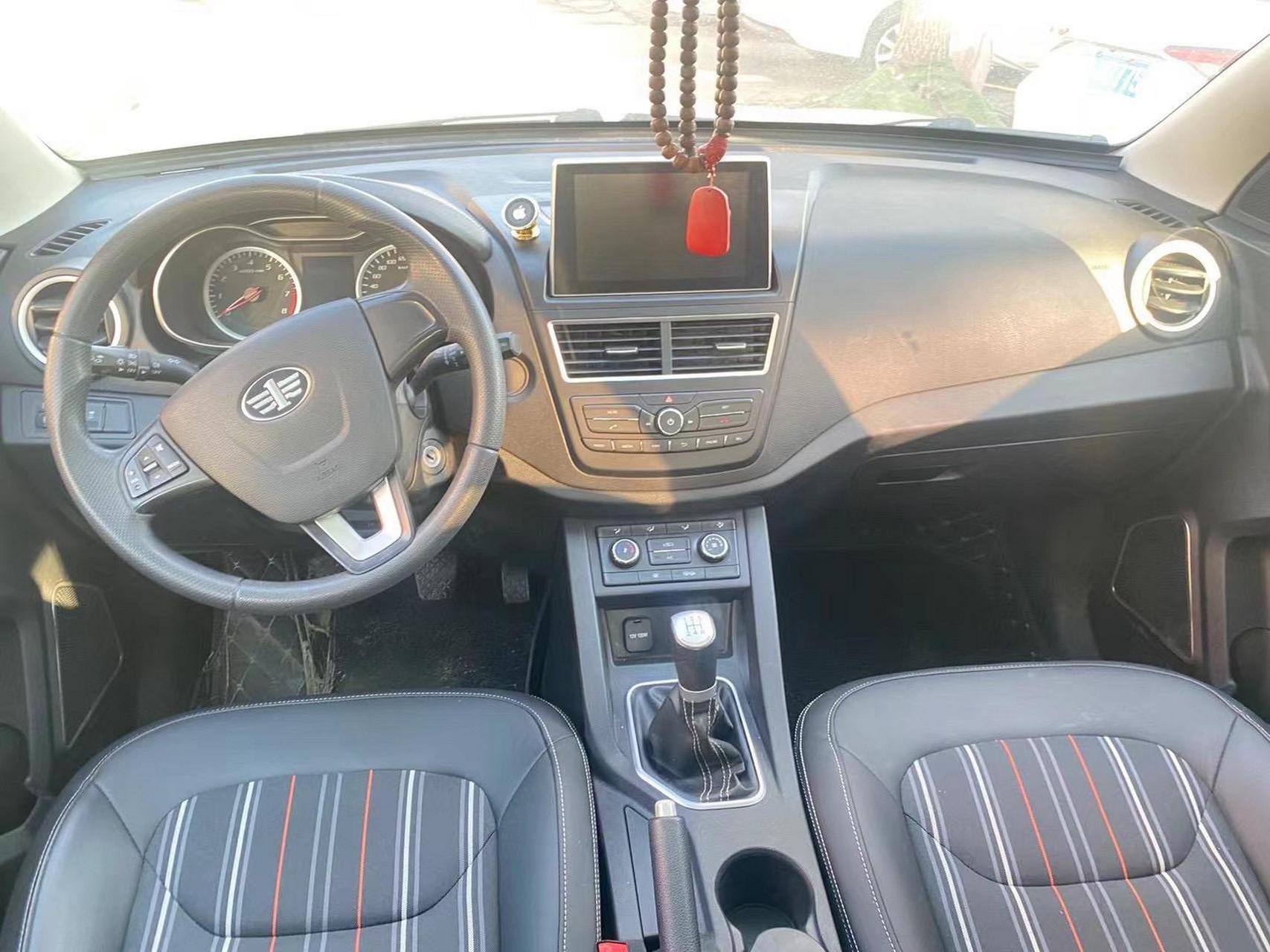 2017年奔腾x40,个人一手,排量1.