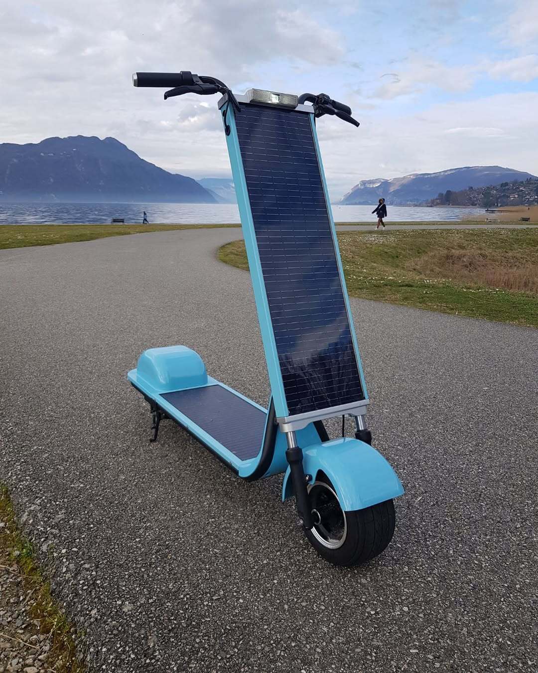 阳光,湖水,微风,还有你的太阳能滑板车