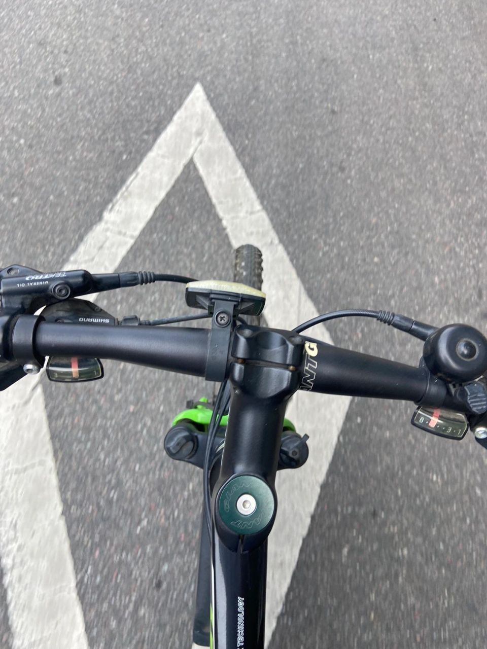 新玩具捷安特atx680 攀不了岩 买个新玩具玩一玩 休闲骑车