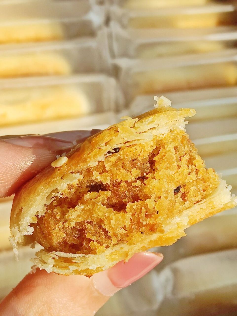 这个是椒盐酥,馅料超级满, 里面有花椒,葱,芝麻啥的.