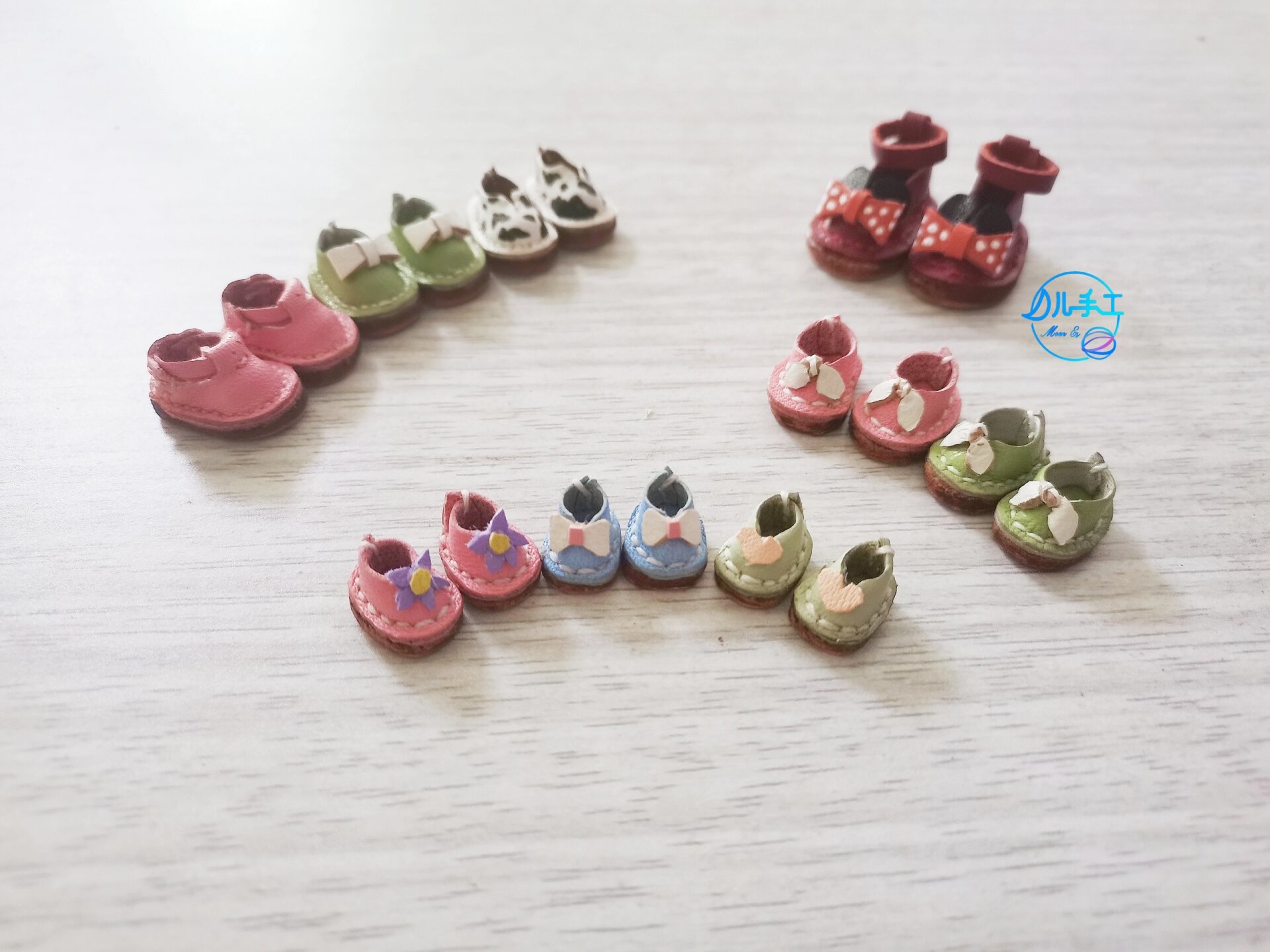 迷你小鞋子 一下子拥有四个size的小鞋子,穿不完真的穿不完~ 大-中-小