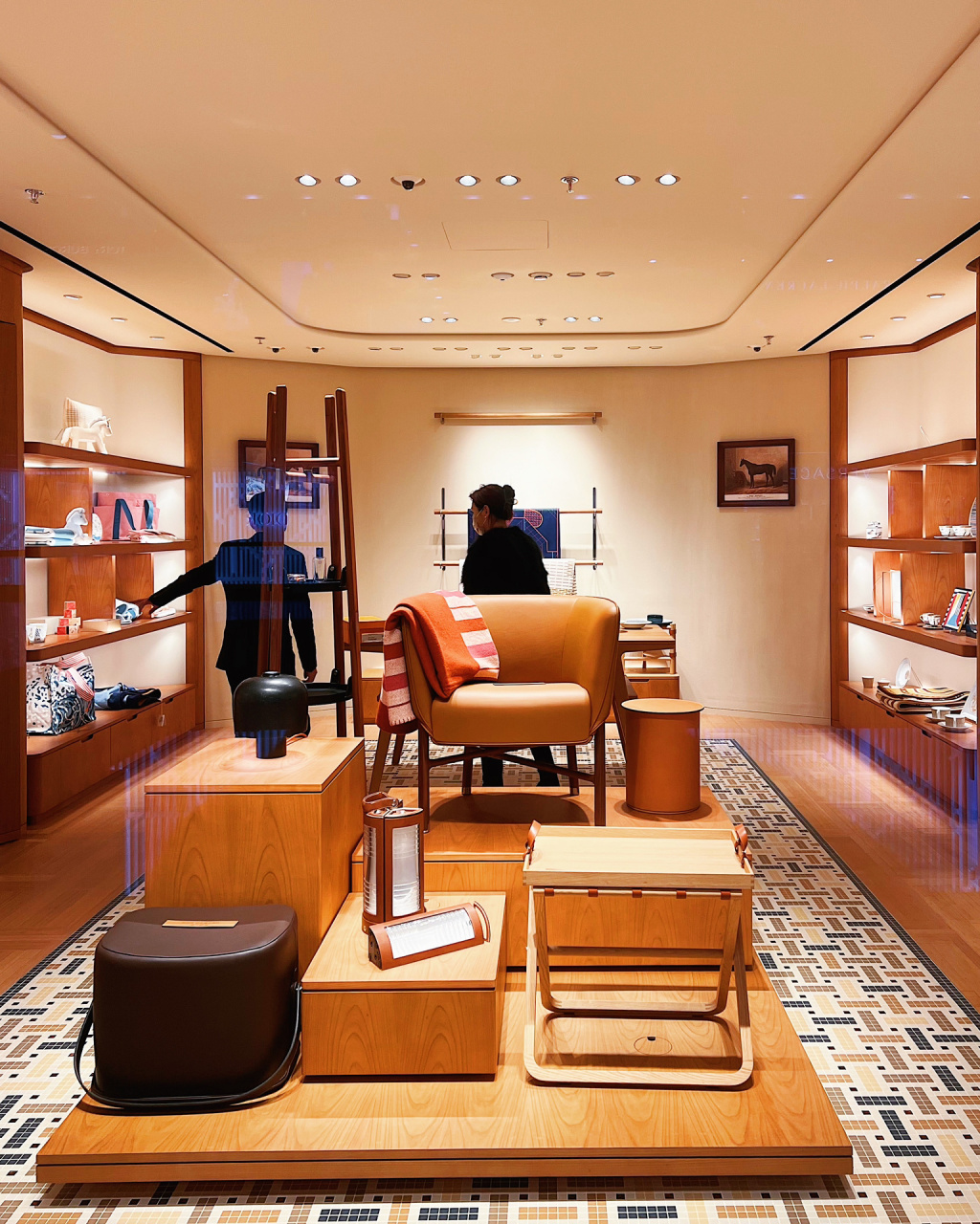爱马仕南京德基广场专卖店拓店新启～ 全新专卖店以灵感创想构筑兼具