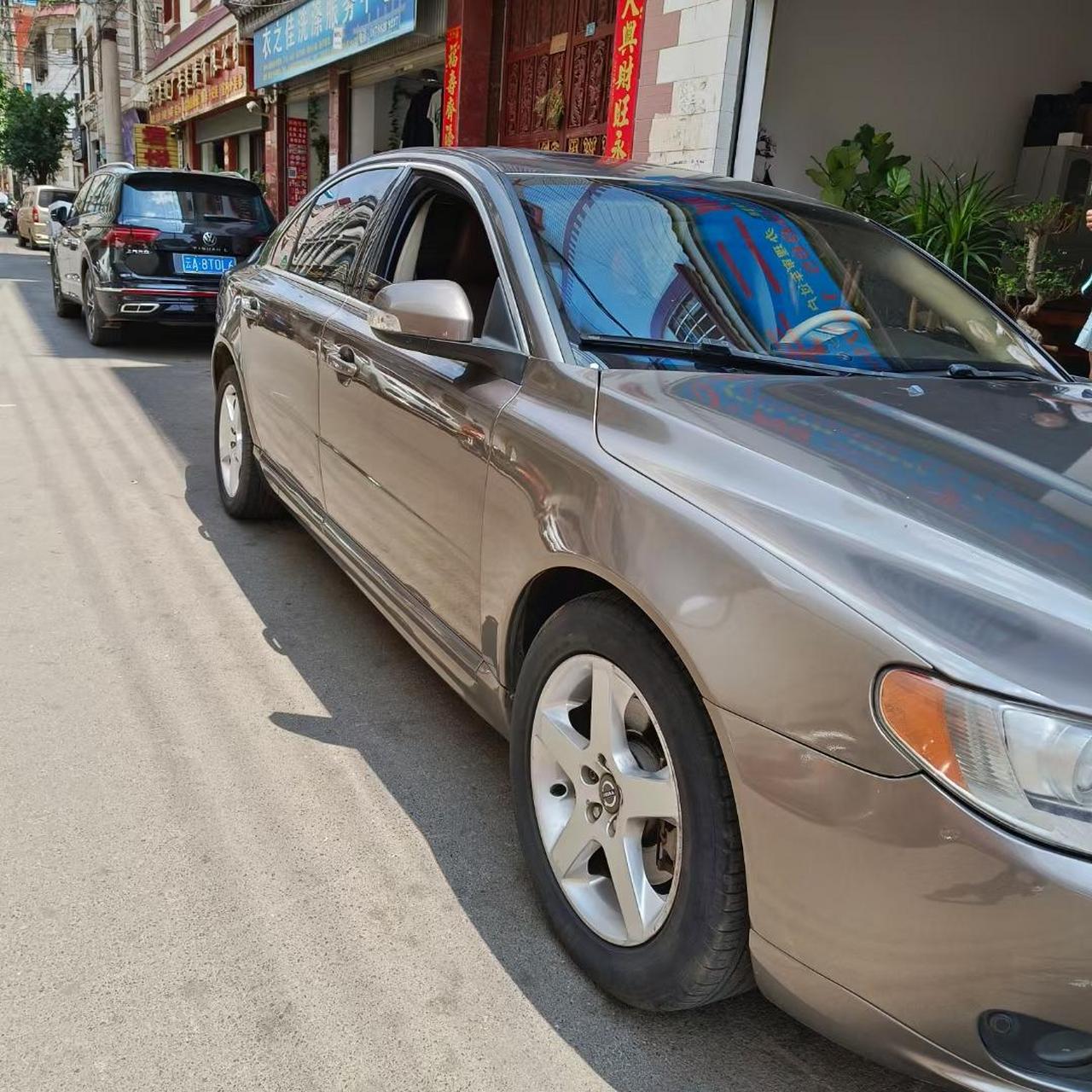 2010年3月,沃尔沃s80,5缸2.