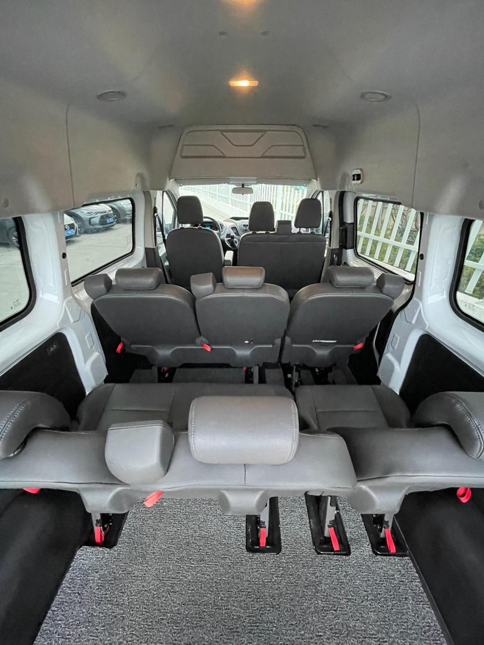 刚到一台试乘试驾福特新全顺9座商旅版2020年4月上牌,真皮座椅,中央