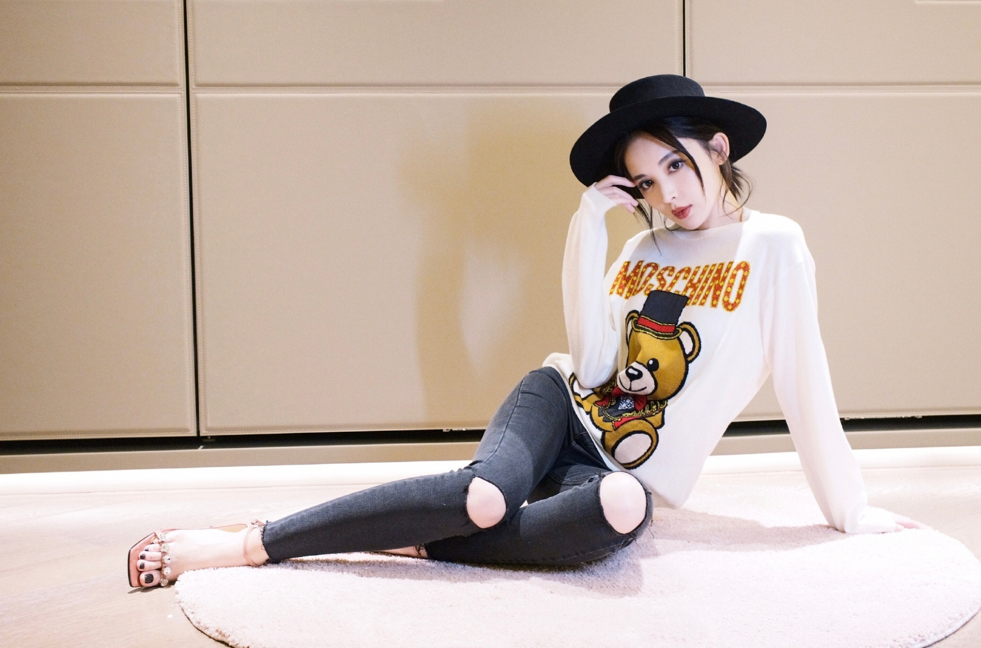 古力娜扎的一组美腿图集