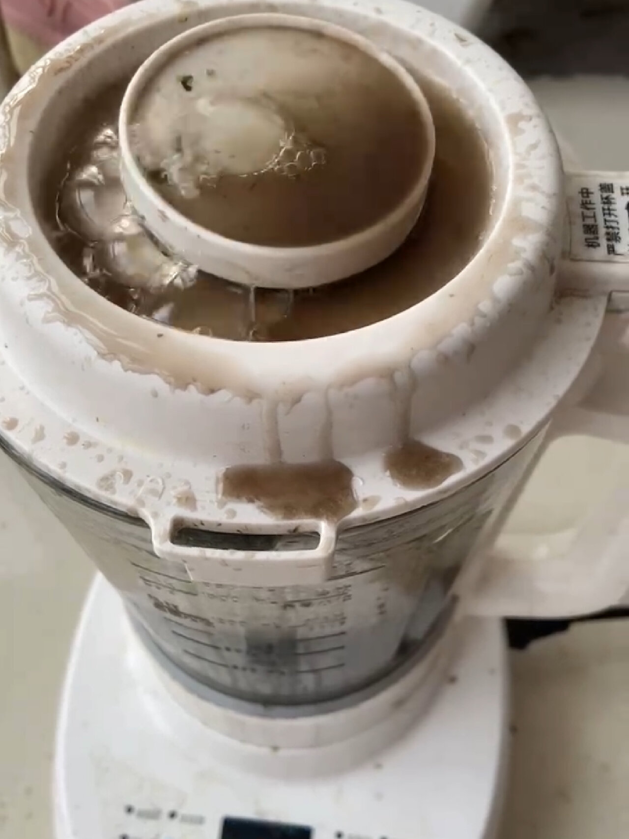 破壁机溢出来水溢锅溅水