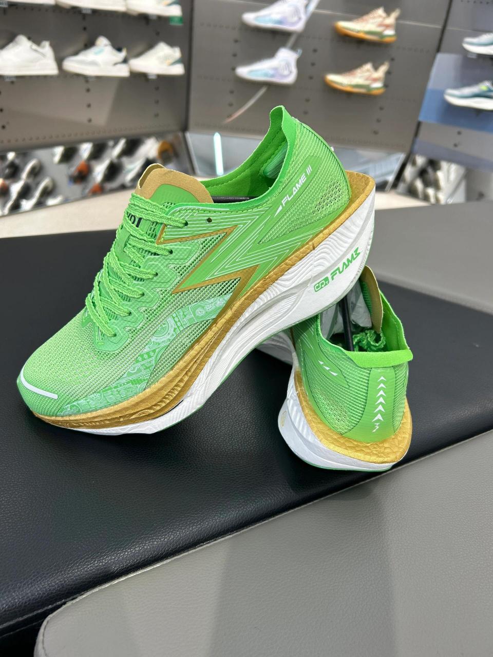 093 91361度竞速跑鞋飞燃3.