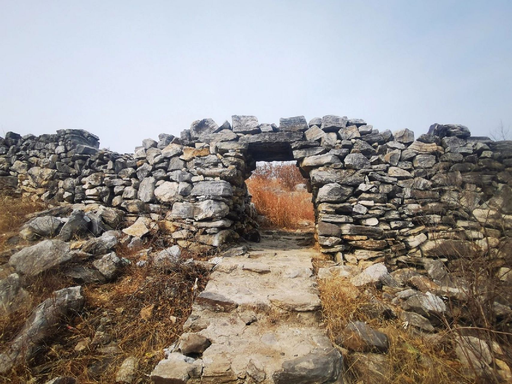 楚长城|中国最早的长城 98《汉书·地理志》上记载:"南阳郡,叶,楚叶