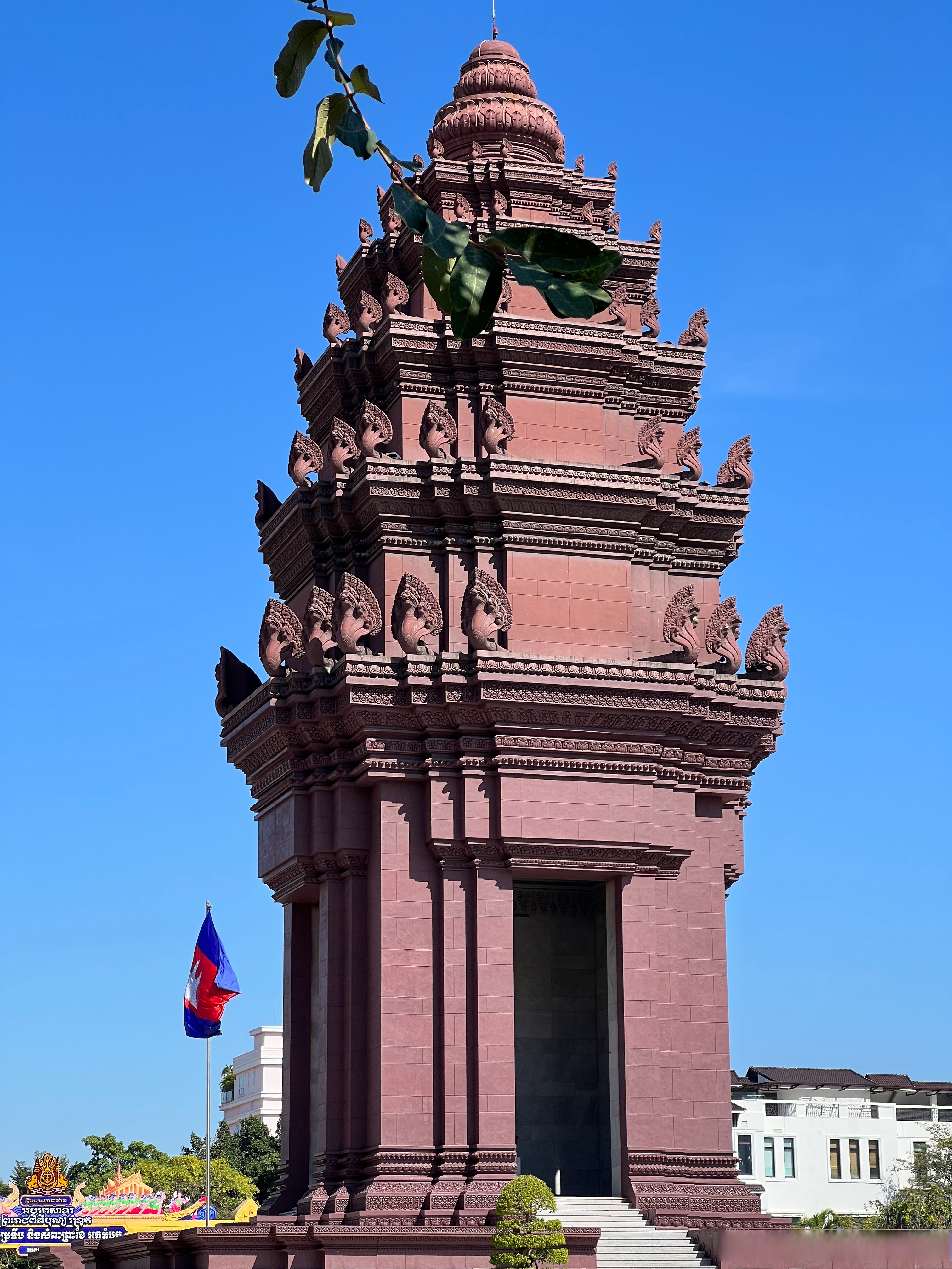 柬埔寨金边citywalk 打卡柬埔寨独立纪念碑,20米高的地标性纪念碑