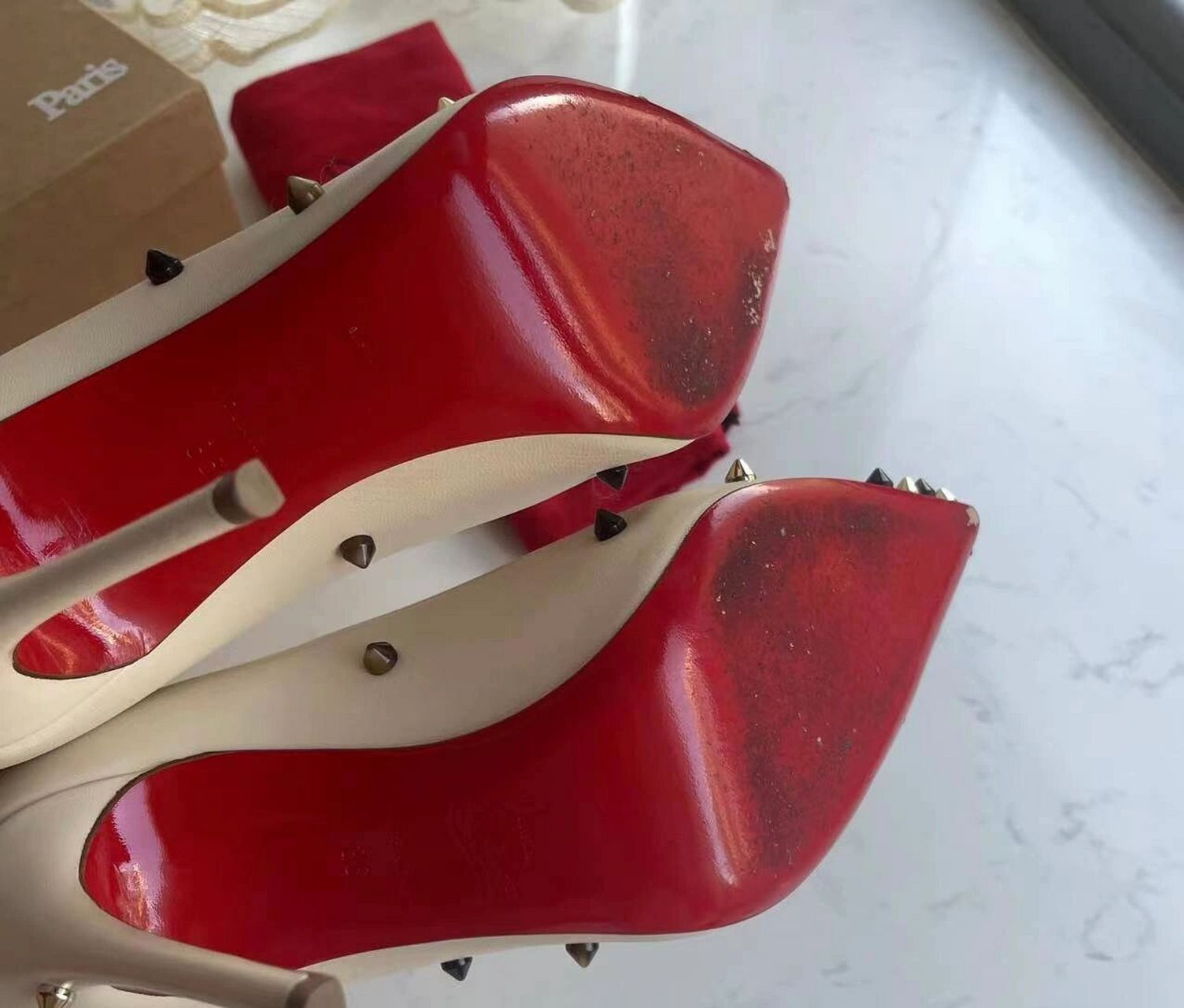 christian louboutin 路铂廷 萝卜丁 cl 红底鞋 奶白色哑光彩色铆钉