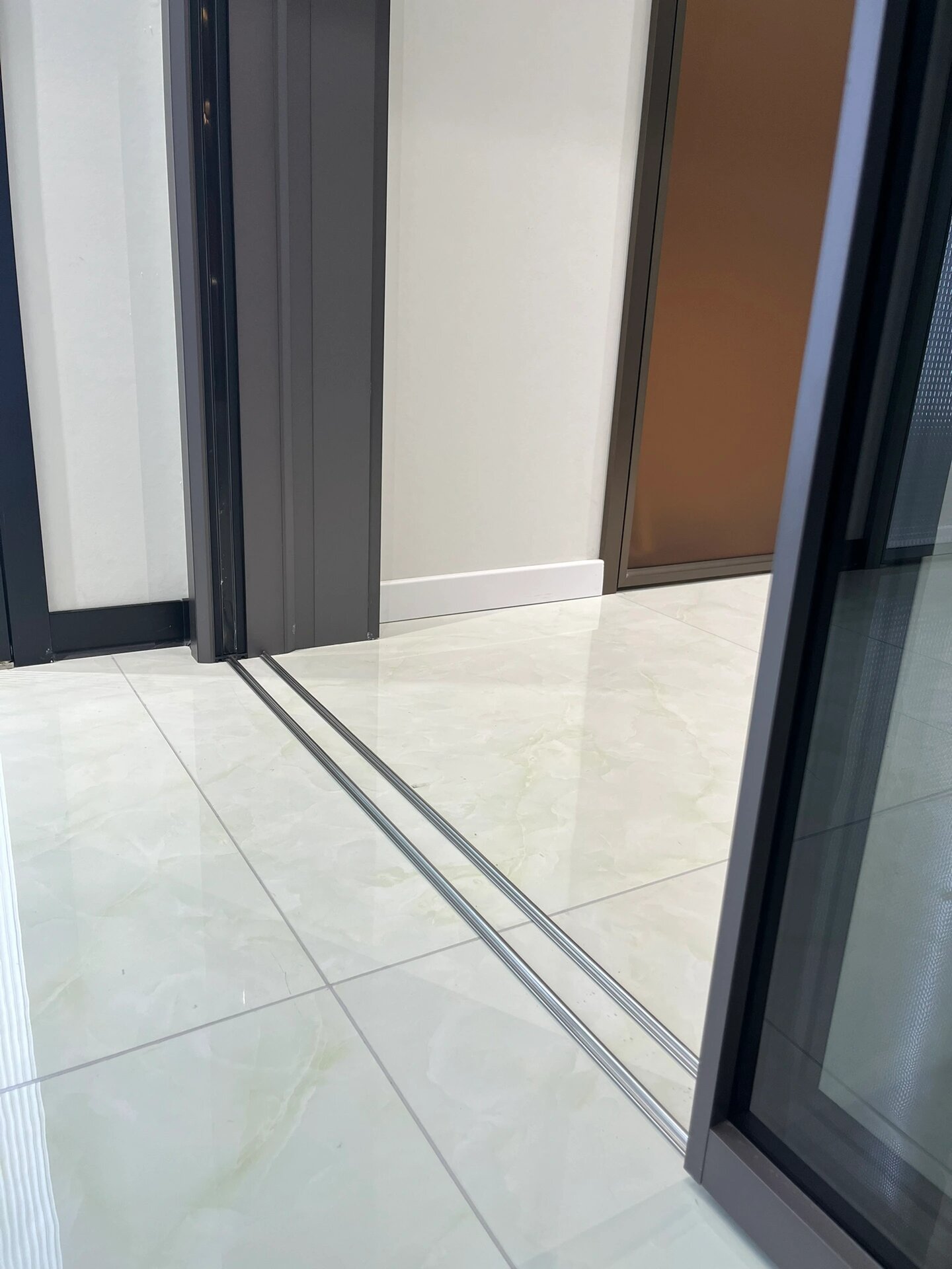 灰色极简推拉门 功能:厨房,阳台 颜色:月光灰 玻璃:灰玻