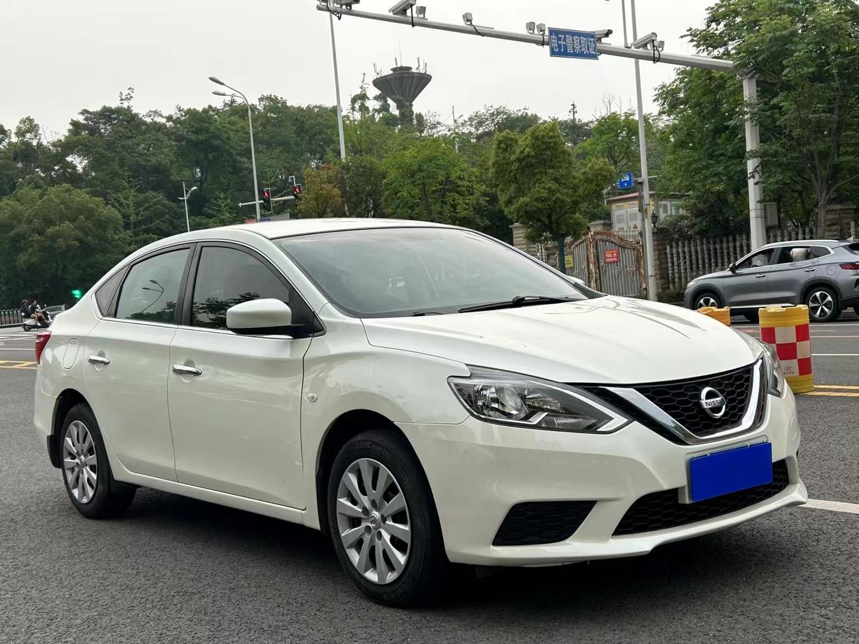 6自动,省油代步利器,最美珍珠白,大屏导航,织布座椅,全车原版 ,全款3