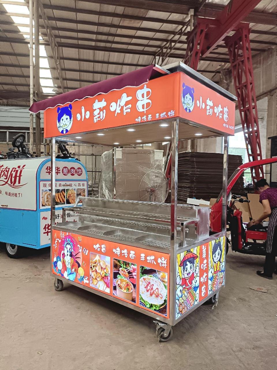 8,总高度是2米4 车子台面是不锈钢,四周是镀锌钢管