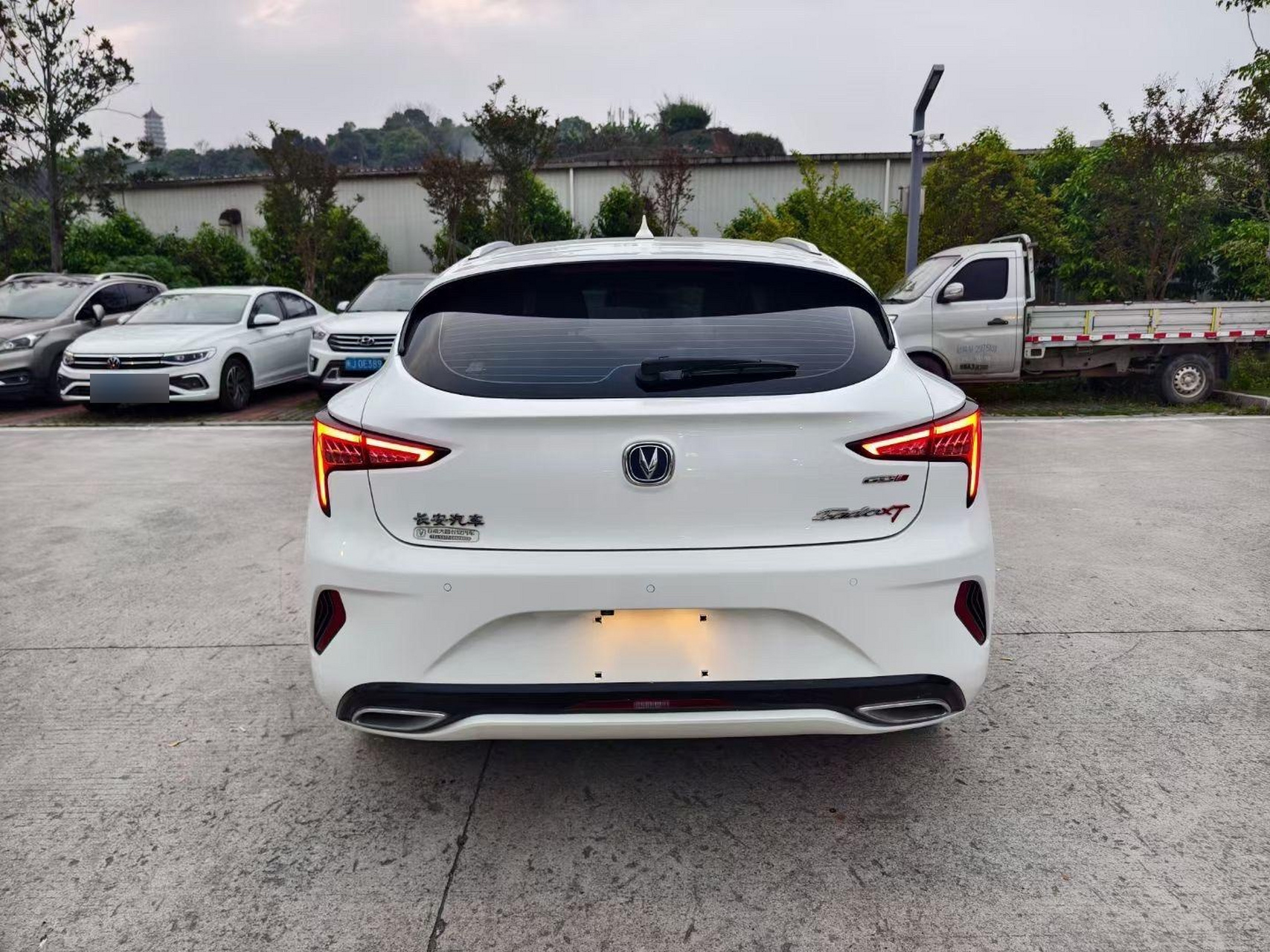 19年长安逸动xt两厢车,自动1.