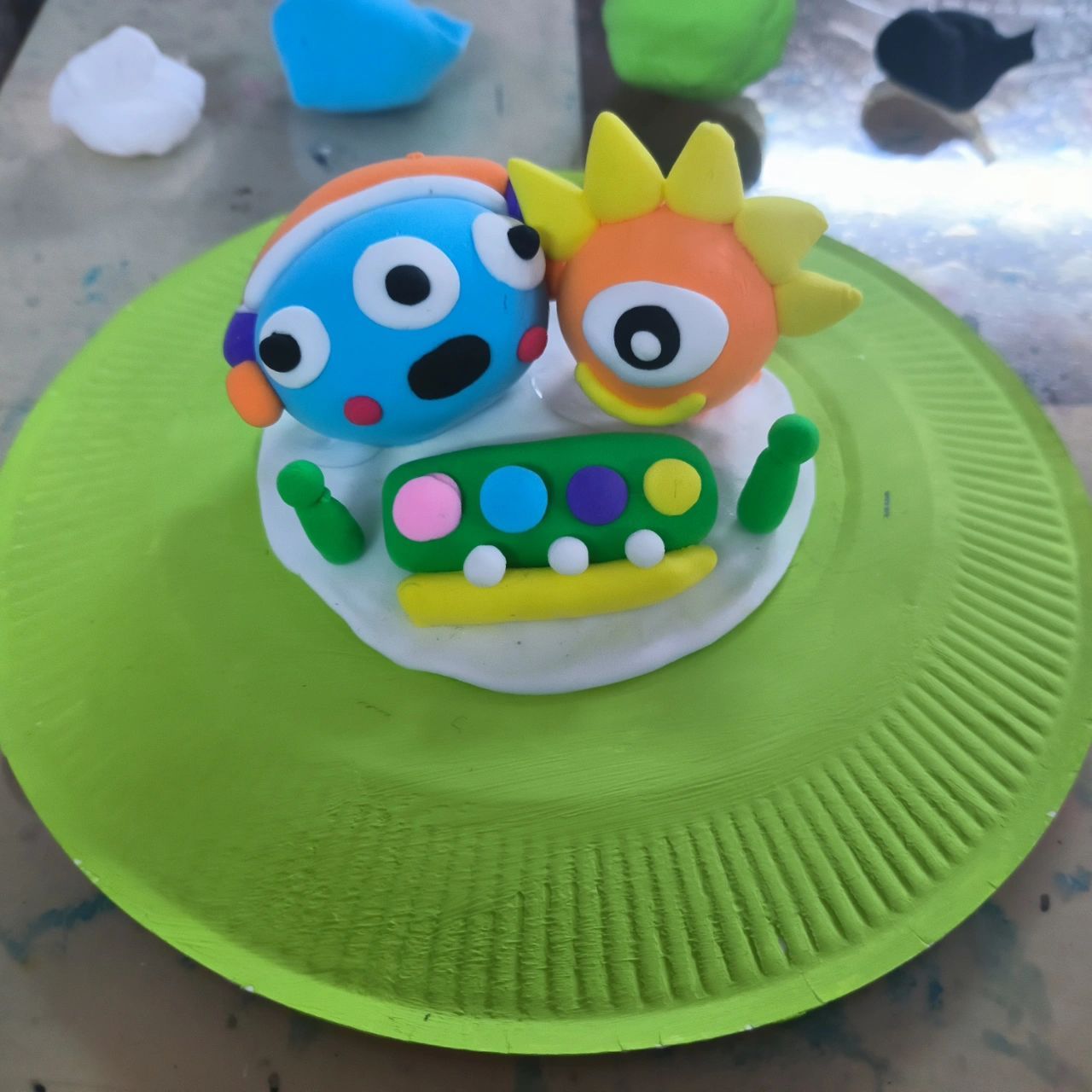 7~8岁综合手工《太空飞船》 7~8岁创意美术综合手工《太空飞船》 适合