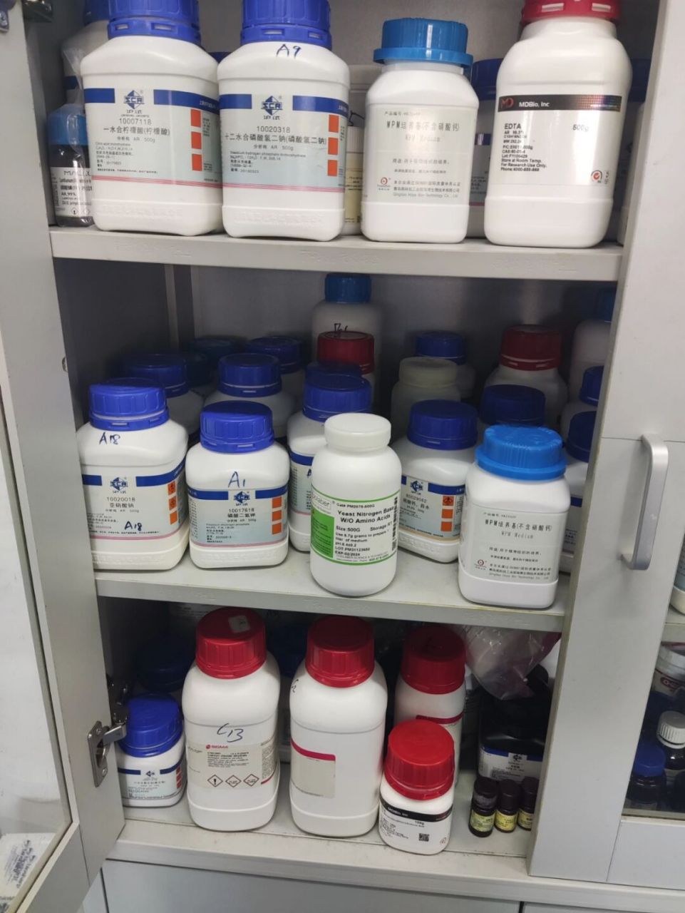 每次做实验都要找半天药品,大家实验室药品怎么收纳的都是,在线征集