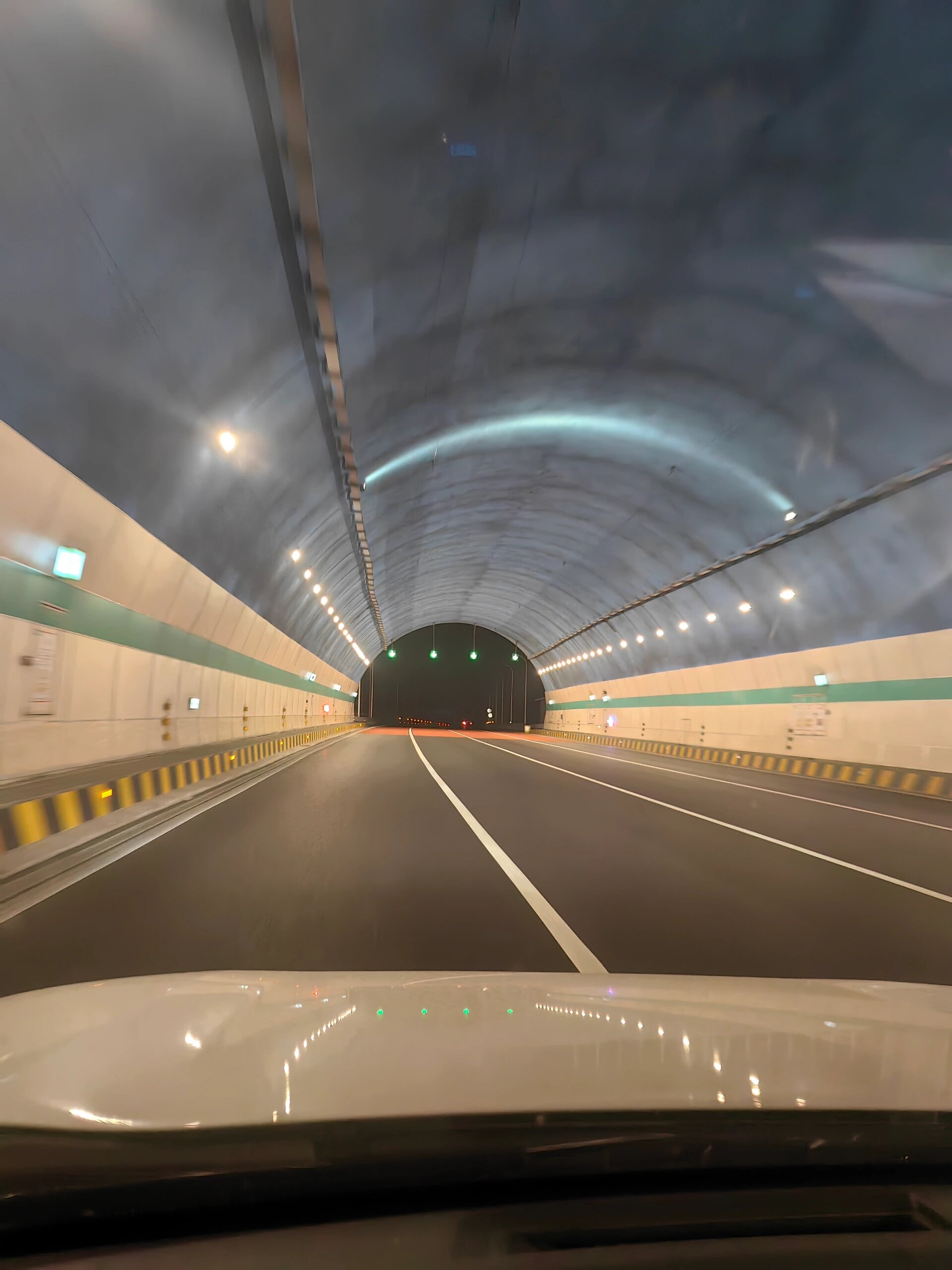 说走就走的出行之隧道 #隧道# #记录下此刻# #自驾游# 每当我驾车穿越